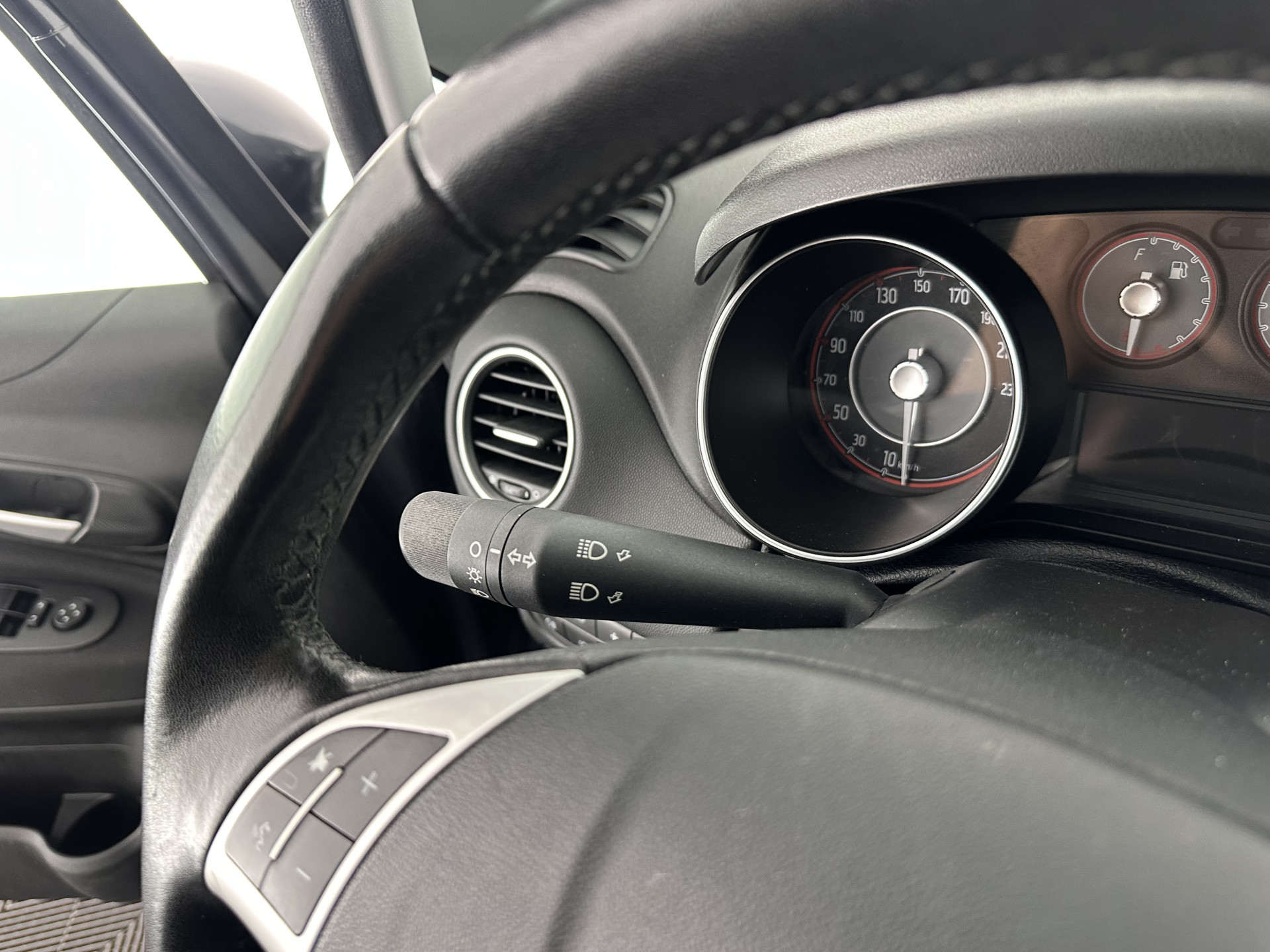 Fiat Punto Evo 1.3 M-Jet Lounge *ECC | SPORT-SEATS | MICROFIBRE | PDC | CRUISE | RADIO-CD/MP3 | 16''ALU*