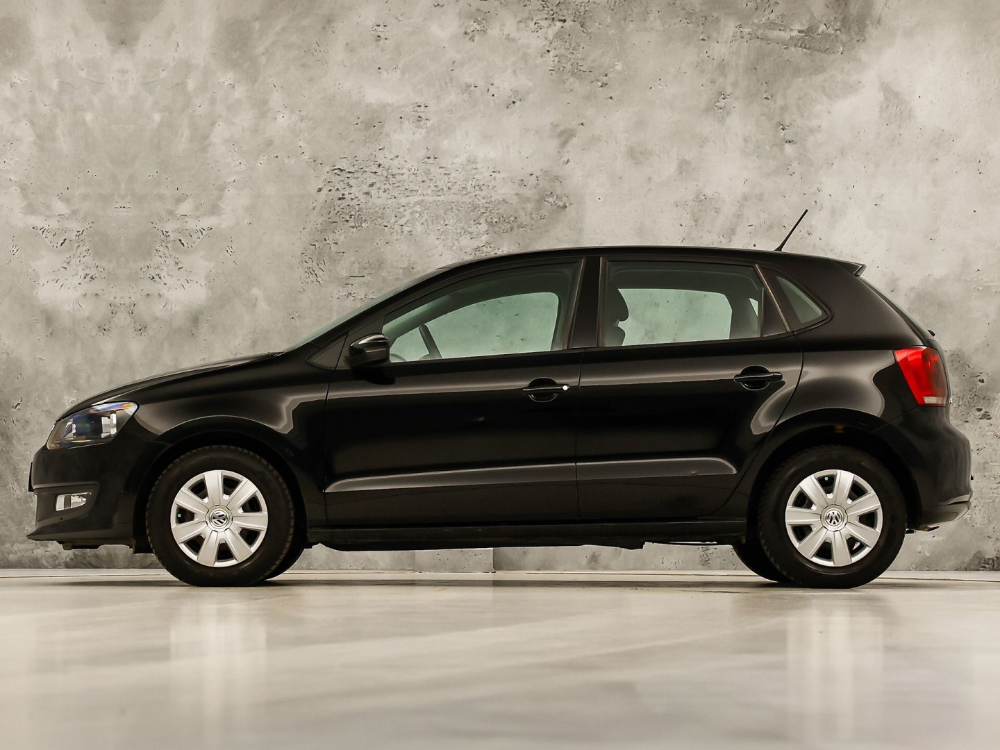 Volkswagen Polo 1.2 Feel (5 DEURS, AIRCO, ELEK RAMEN, SPORTSTOELEN, NIEUWE APK, NIEUWSTAAT)