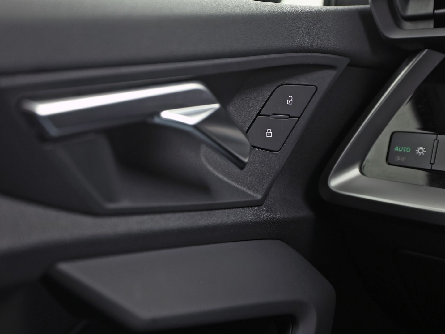Audi A3 Sportback 40 TFSI e Sport 204Pk Automaat (APPLE CARPLAY, GROOT NAVI, LEDER, STOELVERWARMING, SPORTSTOELEN, ADAPTIVE CRUISE, GETINT GLAS, NIEUWSTAAT)