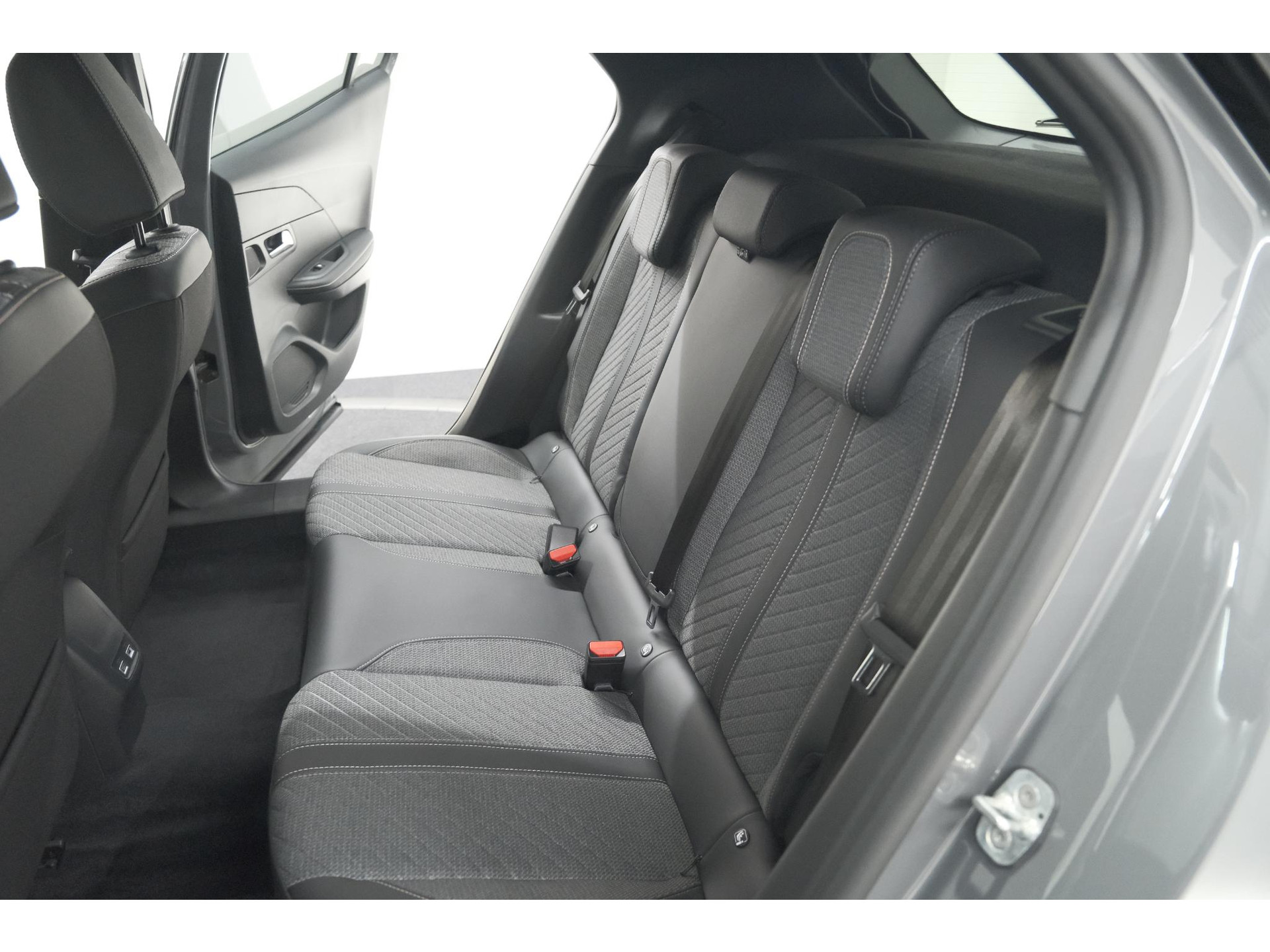 Peugeot 2008 Hybrid 145 e-DCS6 Allure | 360 Camera | Adaptieve Cruise Control | Dodehoekdetectie | Navigatie