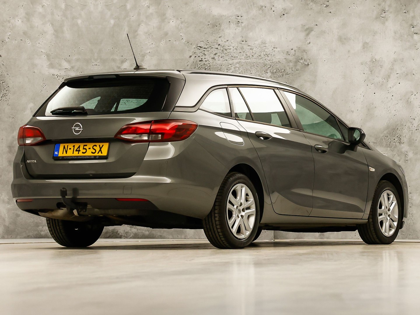 Opel Astra Sports Tourer 1.2 Sport (APPLE CARPLAY, NAVIGATIE, CRUISE, TREKHAAK, SPORTSTOELEN, PARKEERSENSOREN, NIEUWSTAAT)