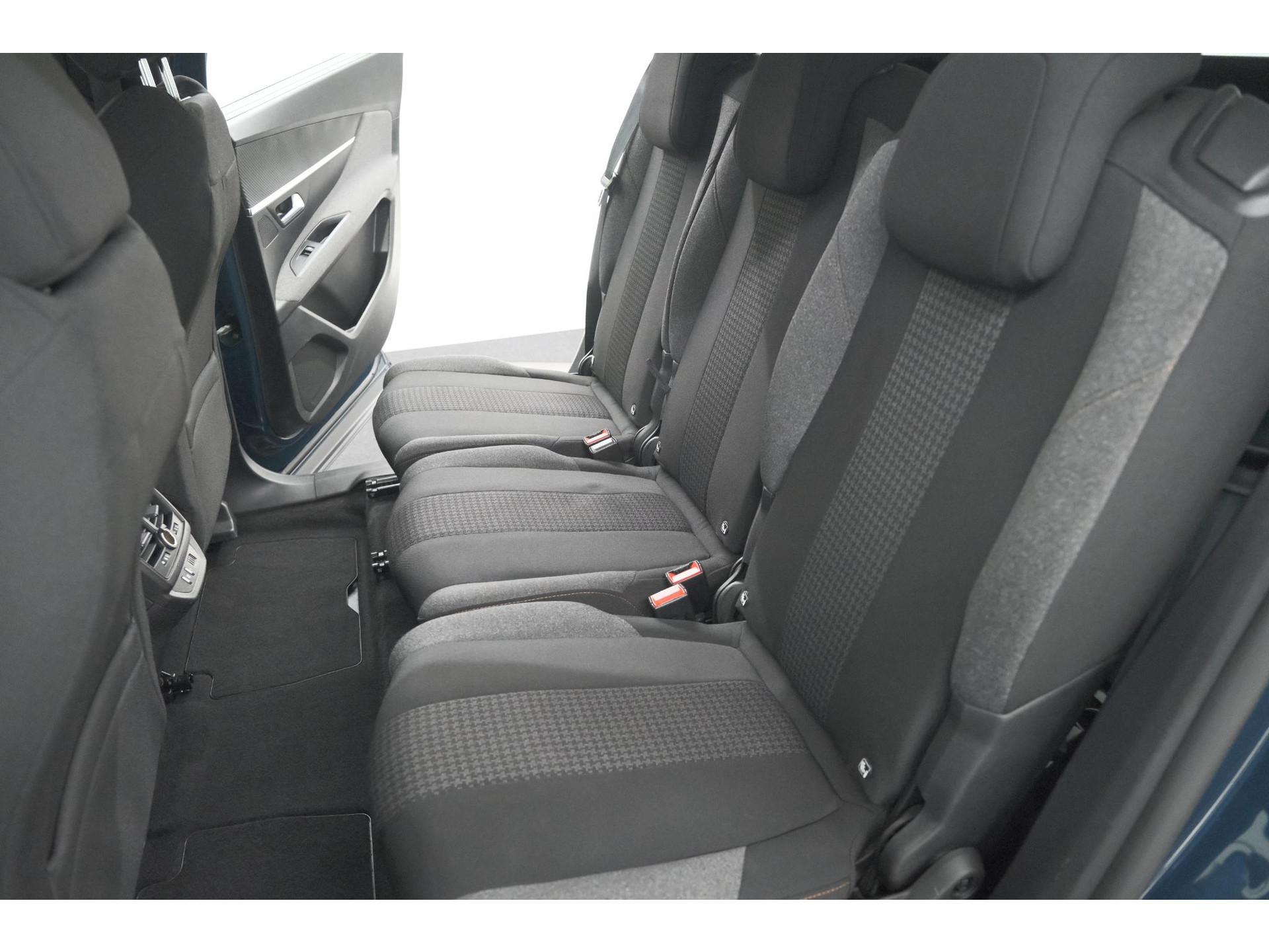 Peugeot 5008 PureTech 130 EAT8 Active Pack | 7 Zitplaatsen | Apple Carplay | Parkeersensoren | Navigatie