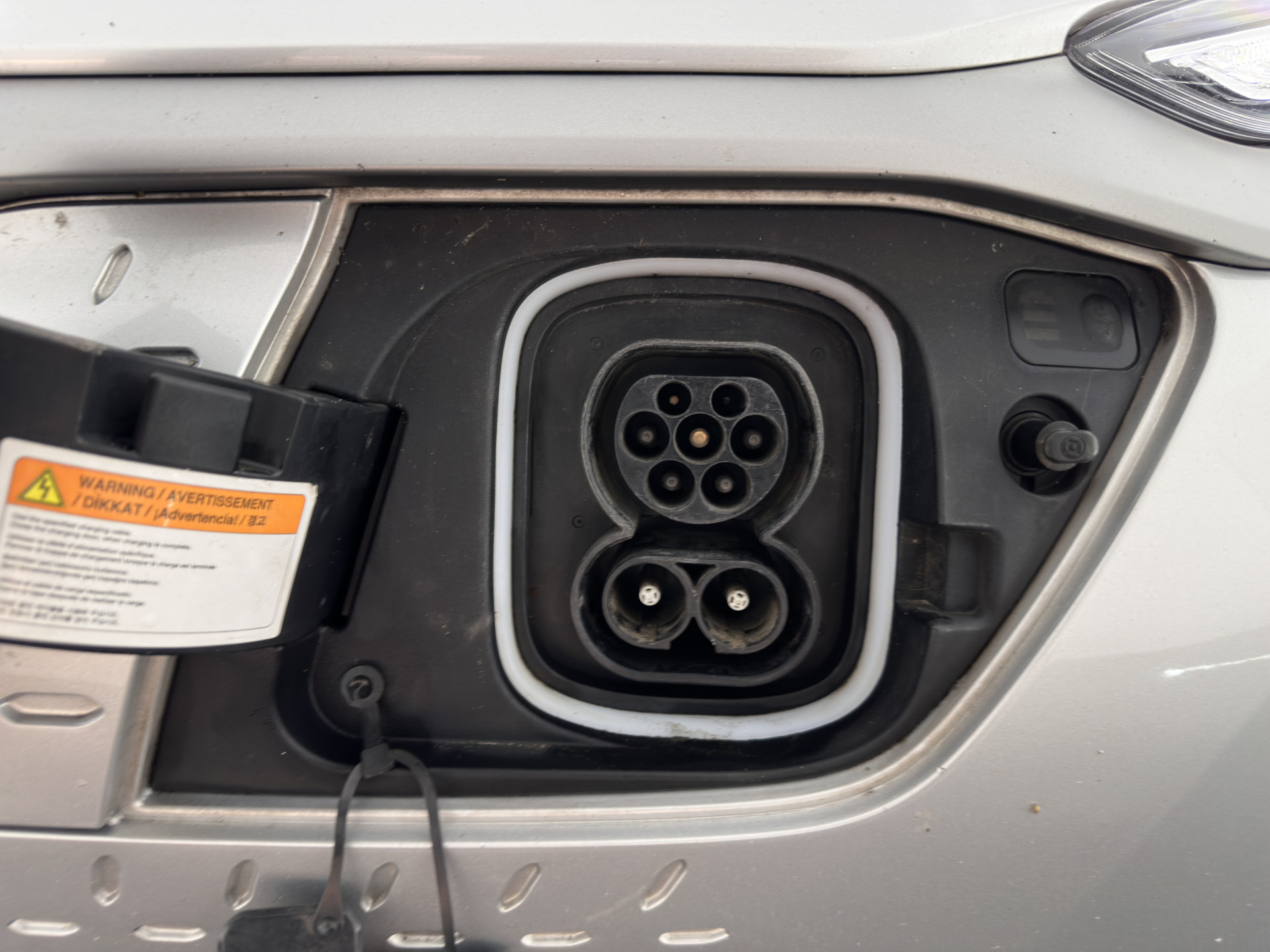 Hyundai Kona EV Fashion 64 kWh (3-Fase) {SOH-100%} (INCL-BTW)  Aut * HEATPUMP | NAVI-FULLMAP | LEATHER-FABRIC | KEYLESS | CAMERA | DAB | ECC | PDC | ADAPTIVE-CRUISE | LANE-ASSIST | HEATED SEATS | PRIVACY-GLASS | HEAD-UP | SHIFT-PADDLES | 17"A