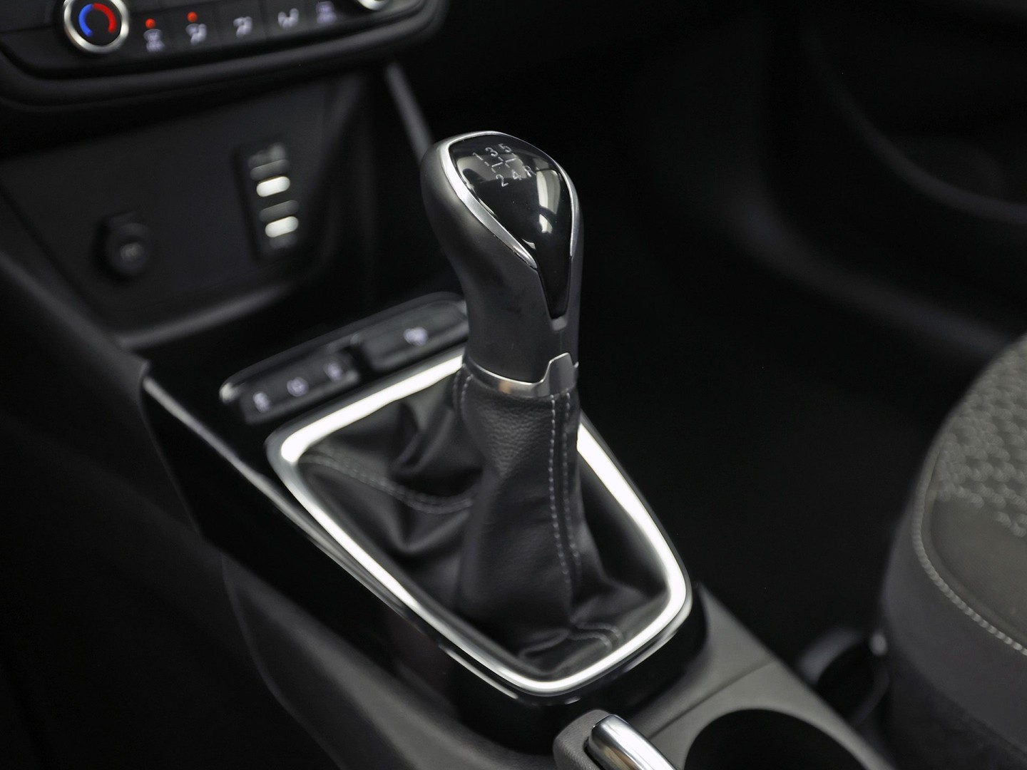 Opel Crossland X 1.2 Sport (APPLE CARPLAY, GROOT NAVI, LM VELGEN, CRUISE, SPORTSTOELEN, PARKEERSENSOREN, NIEUWE APK, NIEUWSTAAT)