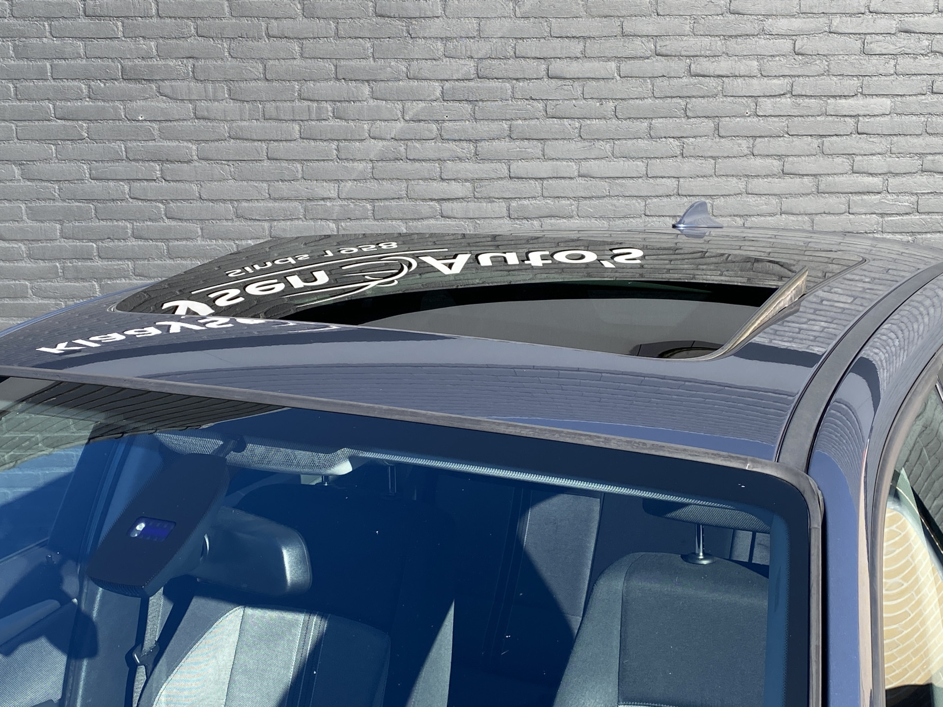 BMW X1 sDrive18i Executive AUT. | navigatie | panoramadak | sportstoelen | xenon verlichting | lichtmetalen velgen 18 inch
