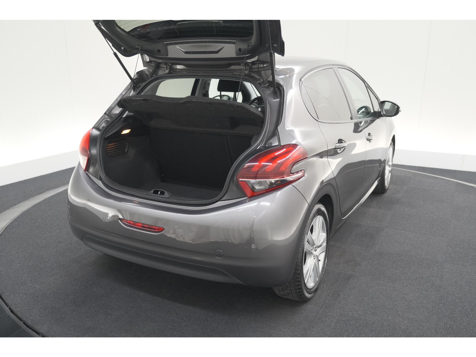 Peugeot 208 PureTech 82 Signature | Parkeersensoren | Apple Carplay | Navigatie