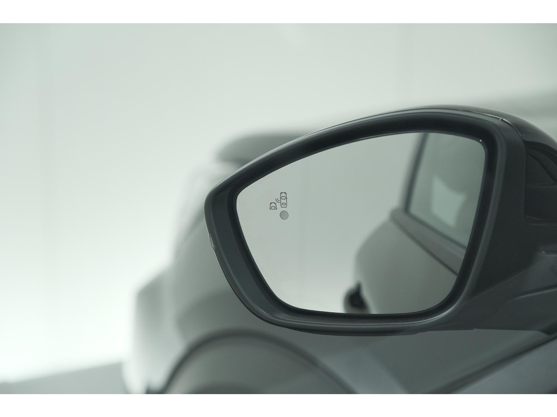 Peugeot 2008 1.2 Hybrid 145 Allure | 360 Camera | Adaptieve Cruise Control | Dodehoekdetectie | Apple Carplay