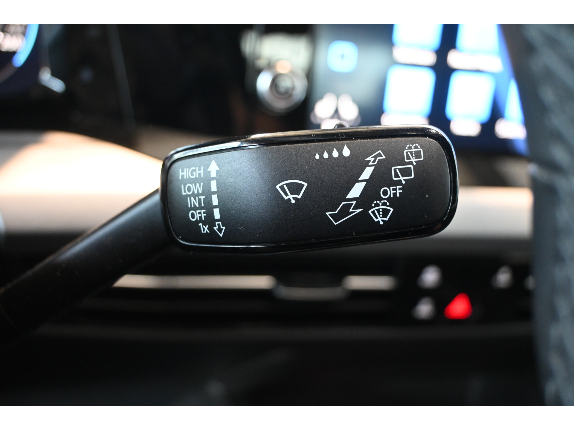 Volkswagen Golf 1.5 eTSI R-Line Automaat Clima Carplay Cruise Control Rijklaarprijs Inruil Mogelijk!