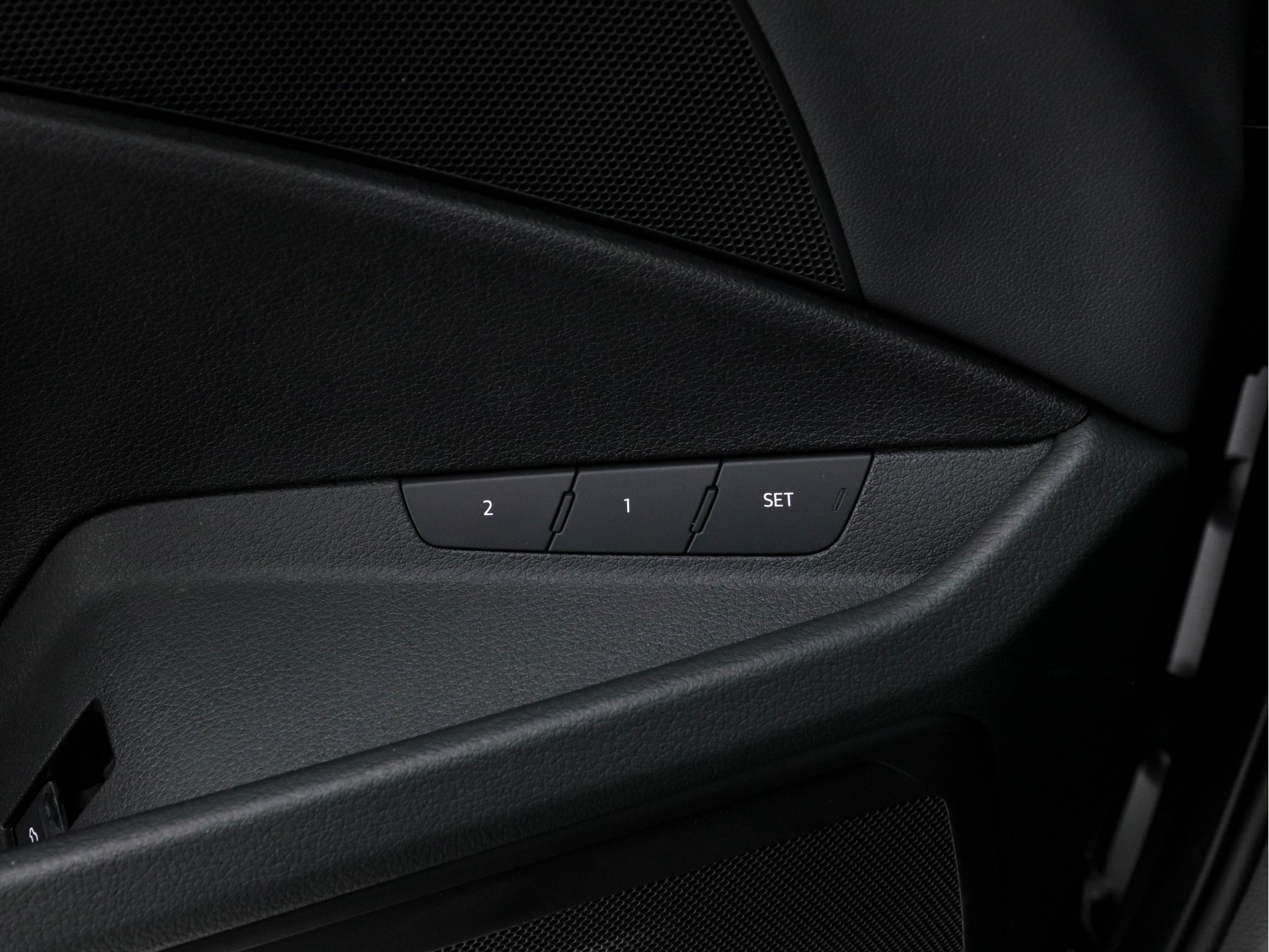 Audi e-tron E-tron 50 Quattro Launch Edition-Plus [ 3-Fase ] ( SOH-100%) (INCL-BTW)  Aut. *PANO | LUXURY-LEATHER | FULL-LED | DIGI-COCKPIT | NAVI-FULLMAP | KEYLESS | BLINDSPOT | MEMORY-PACK | ADAPTIVE-CRUISE | SHIFT-PADDLES | TOWBAR | HEATED-COMFORT-SEATS