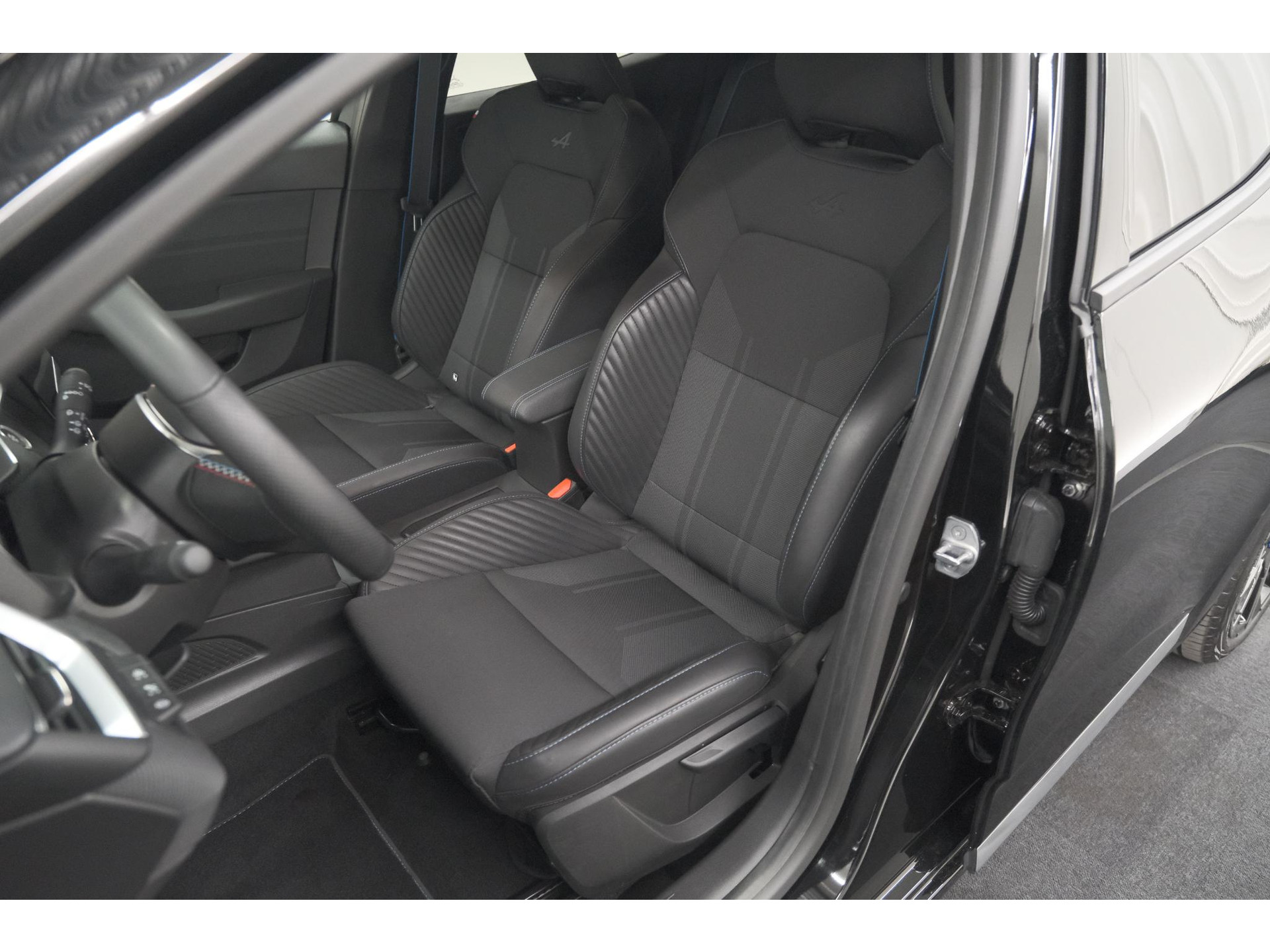 Renault Clio 1.6 E-Tech Full Hybrid 145 esprit Alpine | 360 Camera | Adaptieve Cruise Control | Dodehoekdetectie | 9.3 Inch Infotainmentscherm