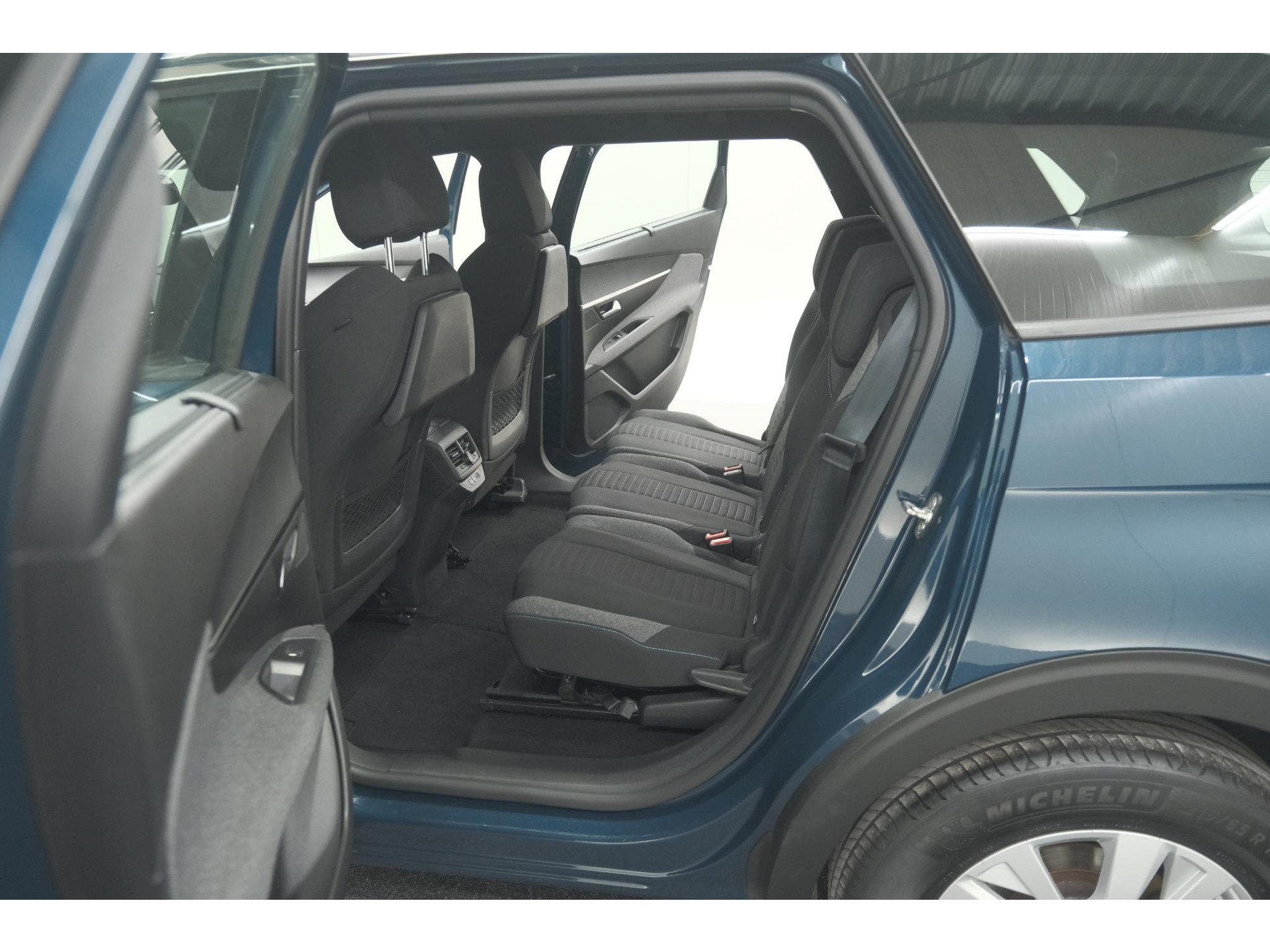 Peugeot 5008 PureTech 130 EAT8 Active Pack | 7 Zitplaatsen | Camera | Navigatie | Apple Carplay | Parkeersensoren