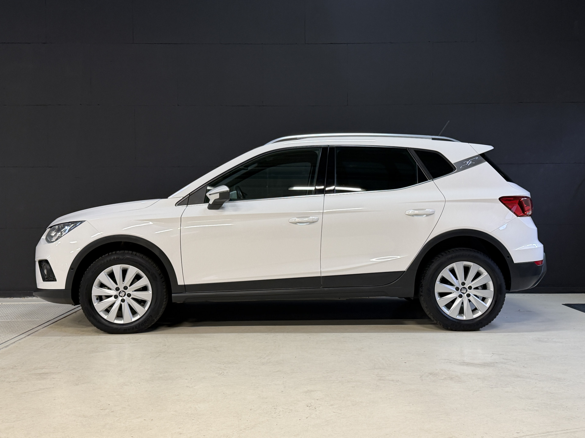 SEAT Arona 1.0 TSI Xcellence Business Intense | Camera | Sfeerverlichting | Stoelverwarming | Adaptive cruise | Carplay