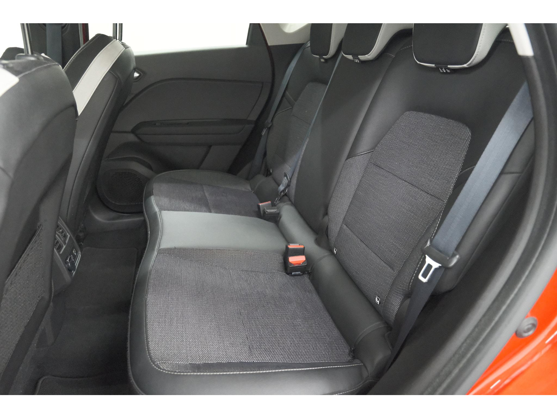 Renault Captur 1.6 E-Tech full hybrid 145 techno | Navigatie | Camera | Apple Carplay | 9.3 Inch Grootscherm