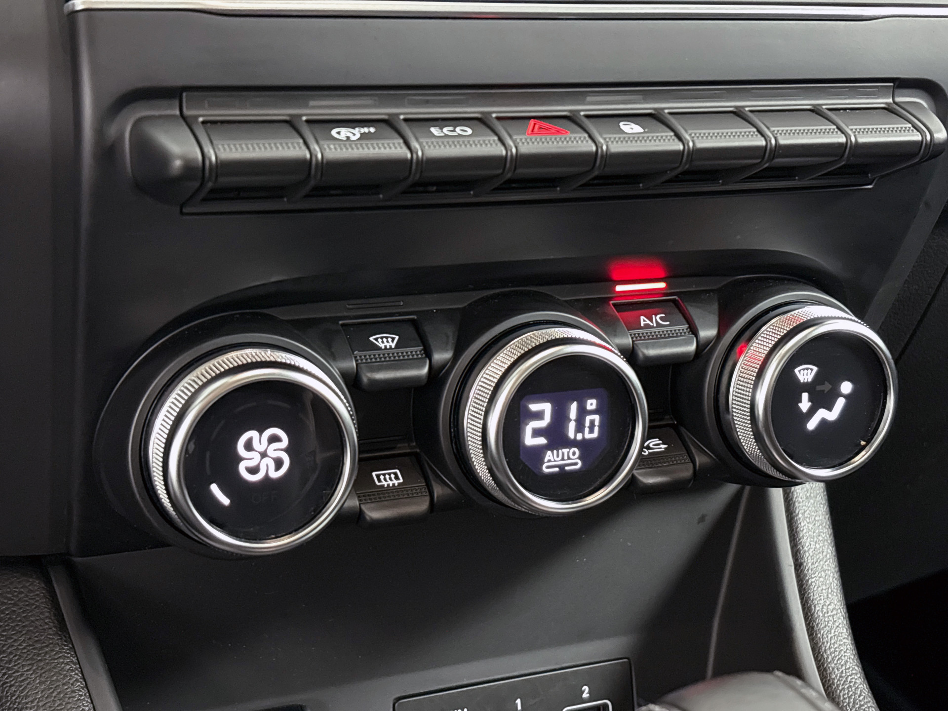 Renault Captur 1.3 TCe 140PK Zen | DEALER ONDERHOUDEN | CLIMAT CONTROL | CARPLAY | PARK. SENSOREN | LM VELGEN