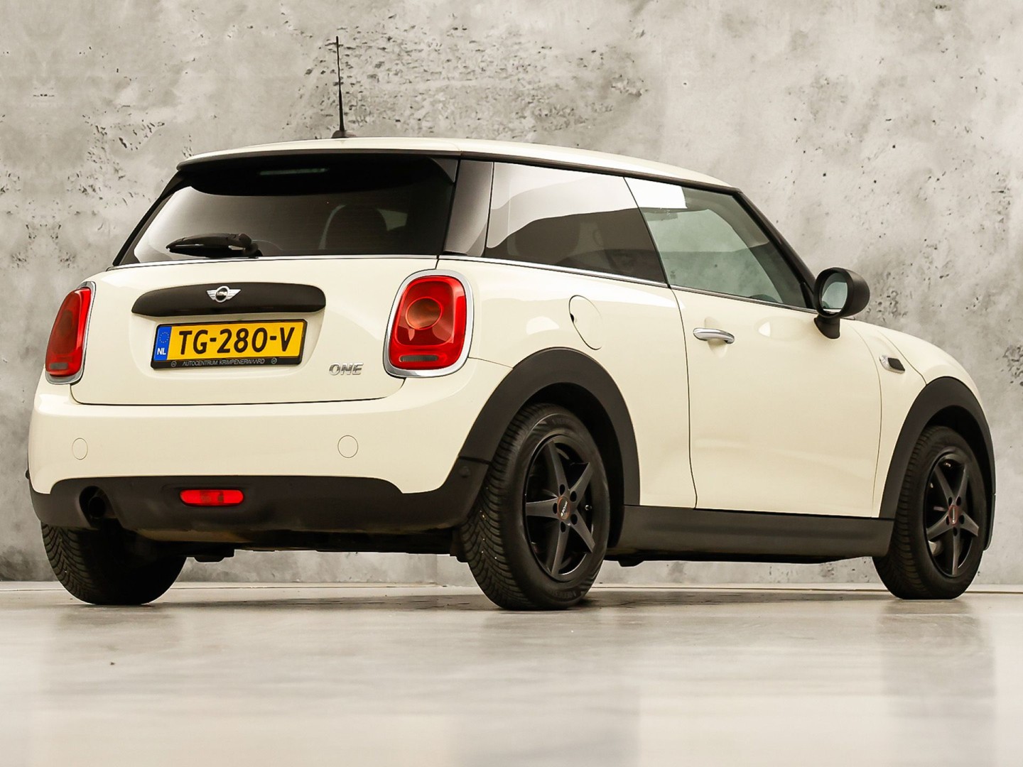 MINI One 1.2 One Sport (AIRCO, STOELVERWARMING, BLUETOOTH, SPORTSTOELEN, GETINT GLAS, ELEK RAMEN, NIEUWSTAAT)