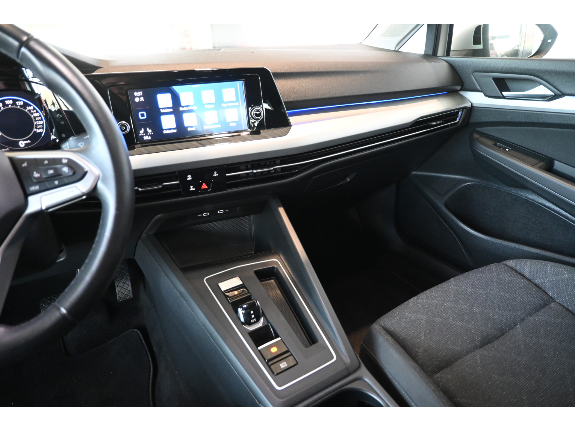 Volkswagen Golf 1.5 eTSI R-Line Automaat Clima Carplay Cruise Control Rijklaarprijs Inruil Mogelijk!
