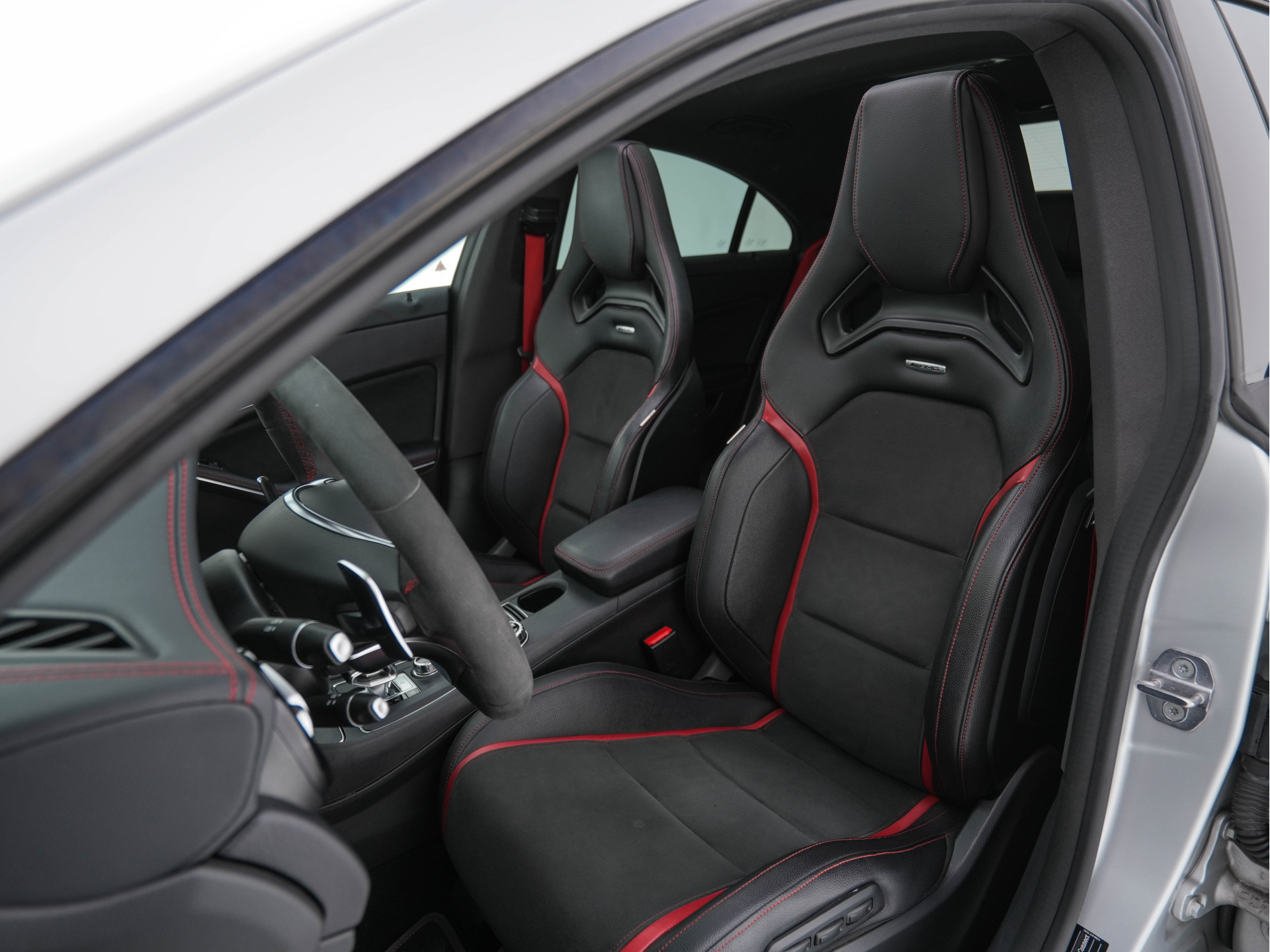 Mercedes-Benz CLA-klasse AMG 45 4MATIC Ambition Aut. *PANO | AMG-AERO-PACK | RECARO-SPORTSEATS | MICROFIBRE | FULL-LED | MEMORY-PACK | HARMAN/KARDON-SURROUD | KEYLESS | HEATED-SEATS | NAVI-FULLMAP | SHIFT-PADDLES | 19''ALU*