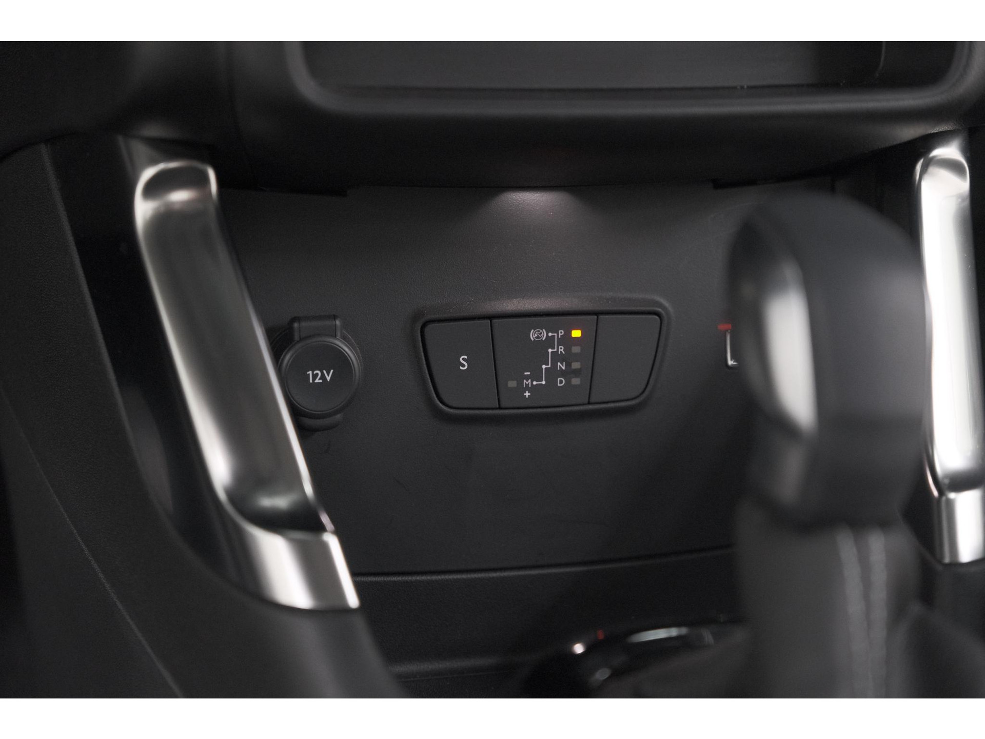 Citroen C3 Aircross PureTech 130 EAT6 Shine | Parkeersensoren | Apple Carplay | Stoelverwarming