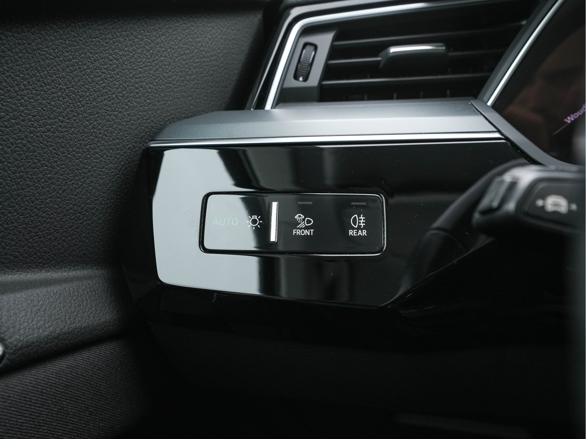 Audi e-tron Sportback 55 Quattro Business edition 95 kWh [ 3-Fase ] {SOH-100%} (INCL-BTW) *DIGI-COCKPIT | FULL-LED | MEMORY-PACK | DAB | KEYLESS | NAVI-FULLMAP | SHIFT-PADDLES | AUDI-SOUND | COMFORT-SEATS | 20''ALU*