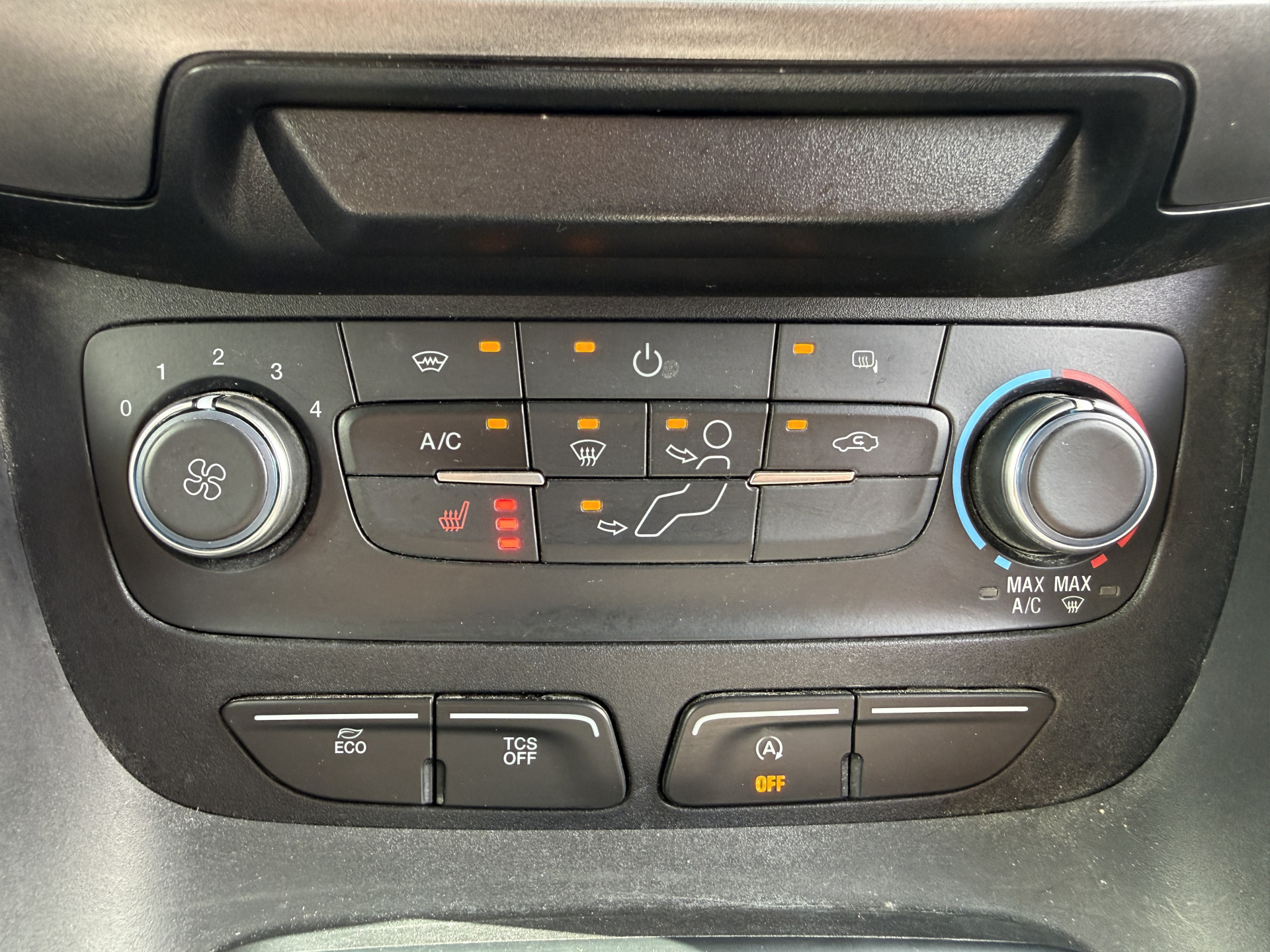 Ford Transit Connect 1.5 TDCI 100PK L2 Automaat Trekhaak Carplay Camera Airco Cruise Control Camera Parkeersensoren Achter Stoelverwarming