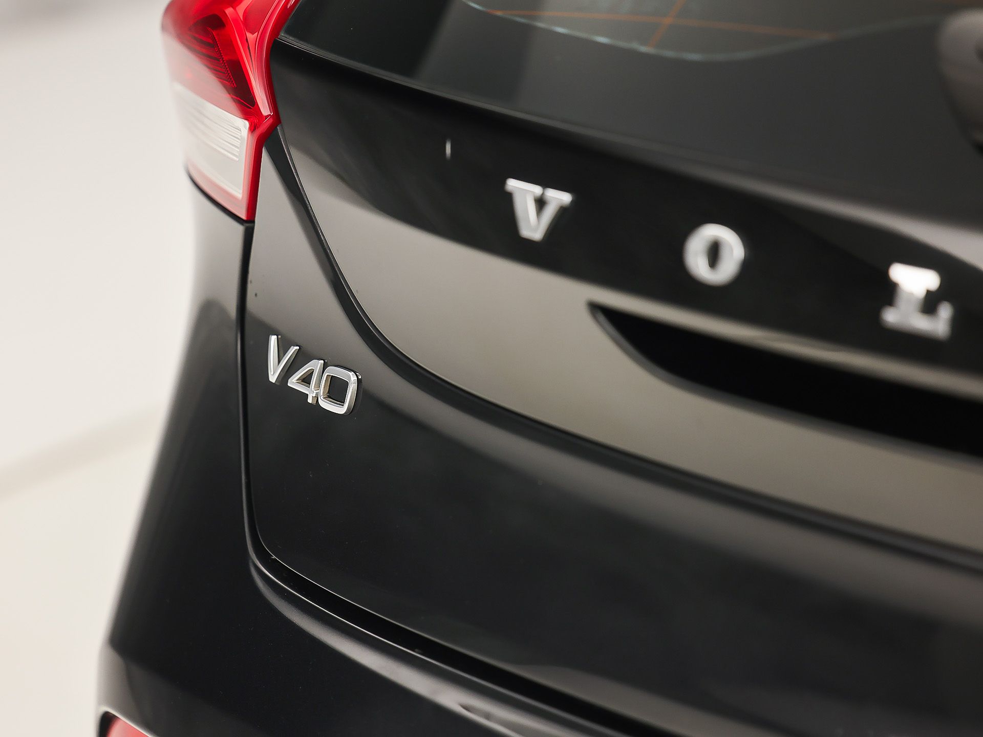 Volvo V40 Cross Country 1.6 T4 Sport 179Pk (NAVIGATIE, CLIMATE, GETINT GLAS, TREKHAAK, SPORTSTOELEN, PARKEERSENSOREN, CRUISE, NIEUWSTAAT)