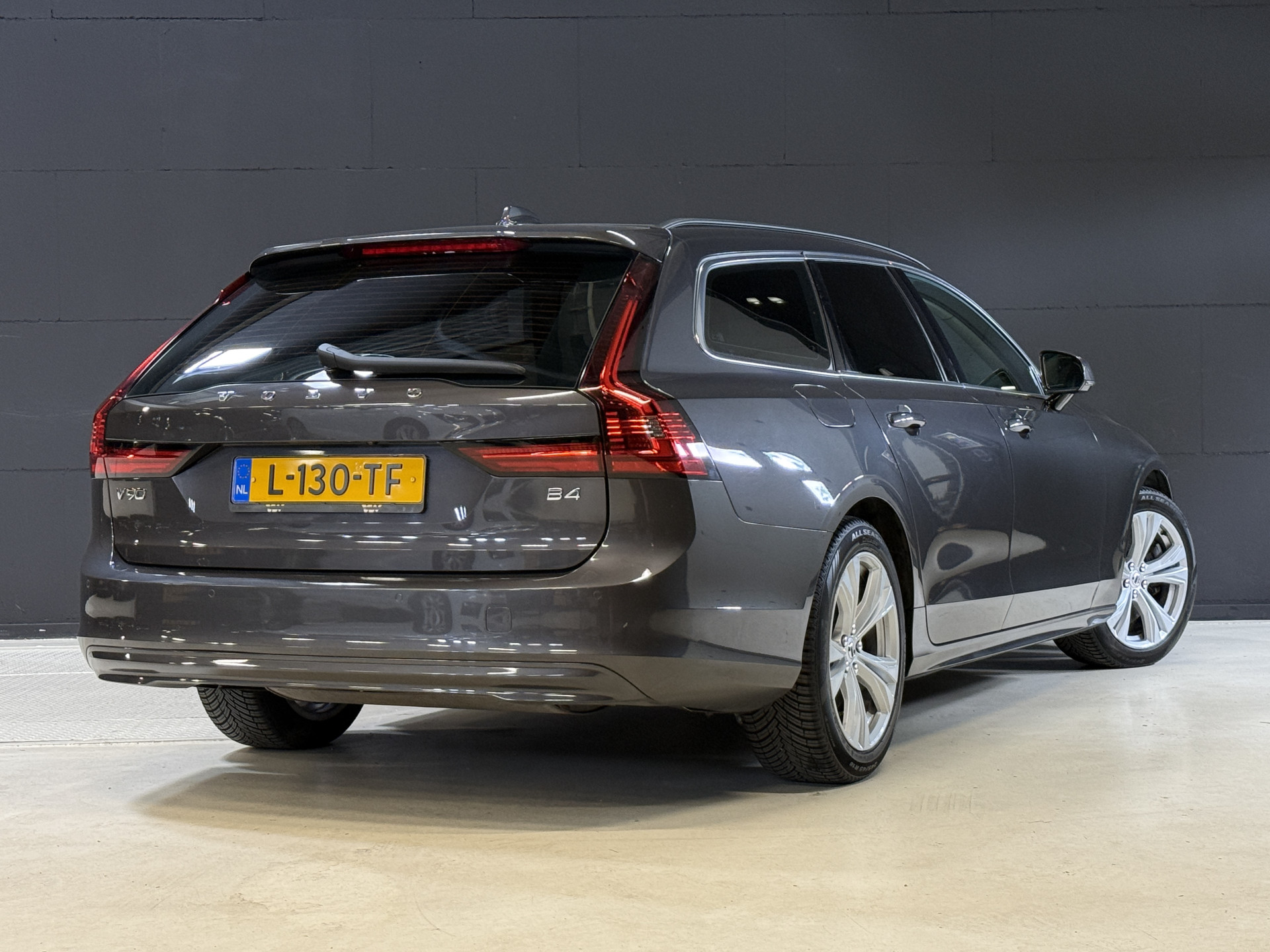 Volvo V90 2.0 B4 Momentum Business | Keyless | Trekhaak | Apple Carplay