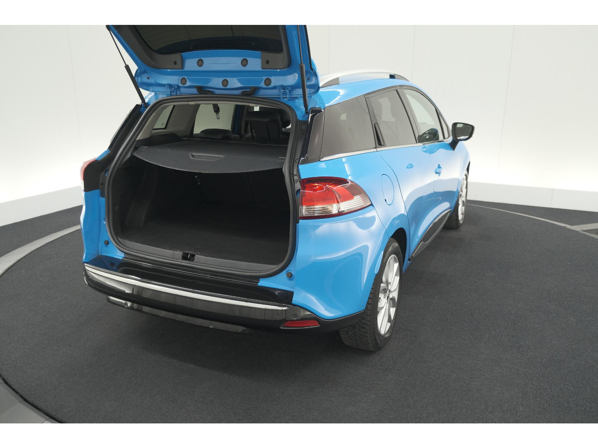 Renault Clio Estate TCe 90 Intens | Bleu De France | Parkeersensoren | Navigatie | Climate Control