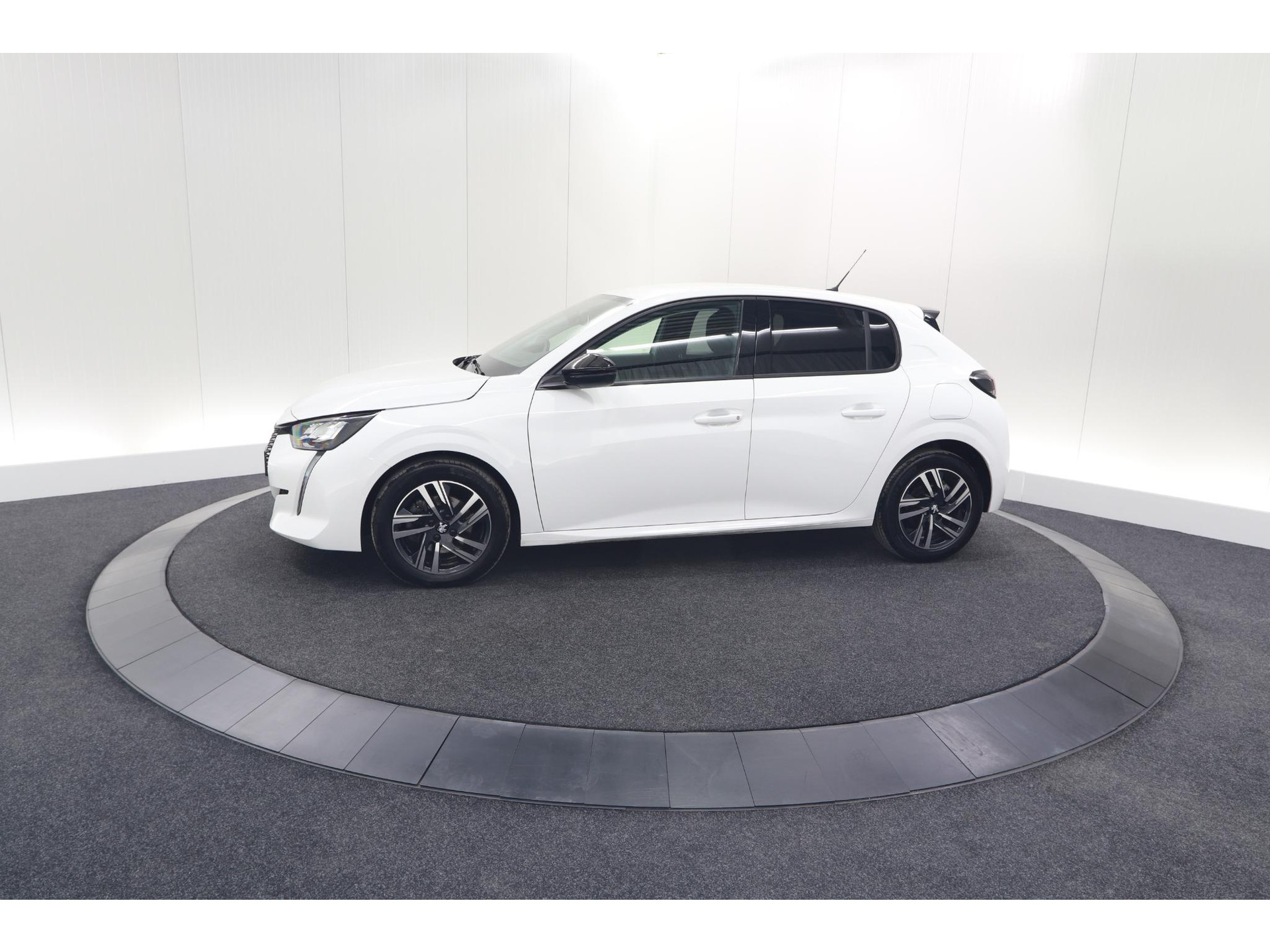 Peugeot 208 PureTech 100 Allure | Adaptieve Cruise Control | Camera | Apple Carplay