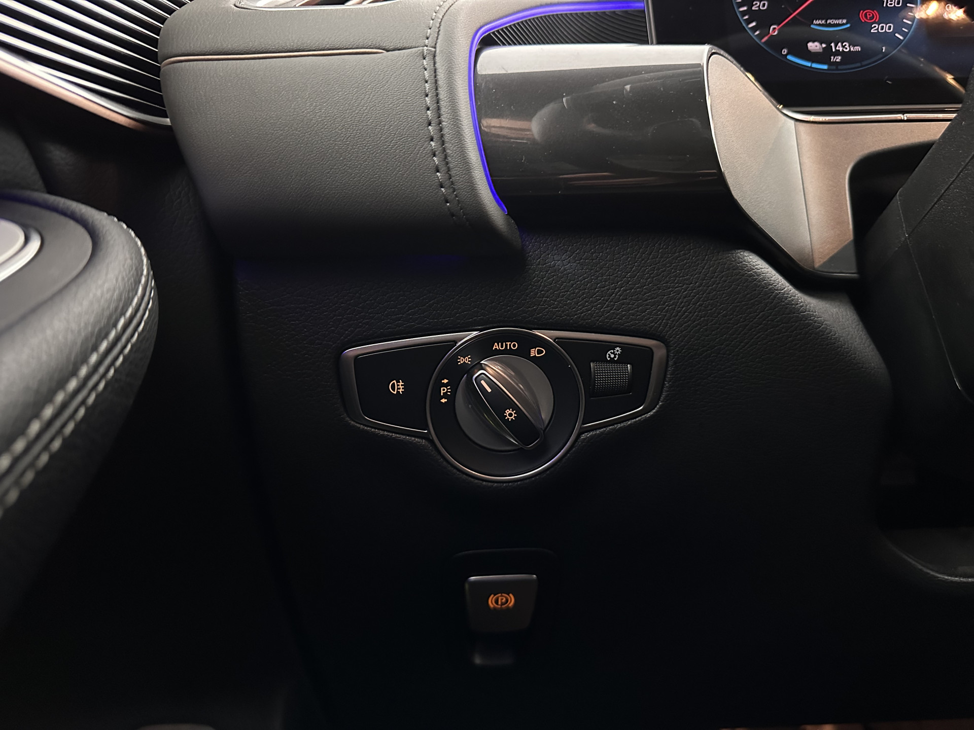 Mercedes-Benz EQC 400 4MATIC Business Solution Luxury 80 kWh {SOH-89%} (INCL.BTW) Aut.*LEATHER | FULL-LED | DISTRONIC | BLINDSPOT | HEATED-COMFORTSEATS | DIGI-WIDESCREEN | DAB+ | KEYLESS | AMBIENTLIGHT | NAVI-FULLMAP | ECC | PRIVACY-GLASS | PDC | 20''ALU*