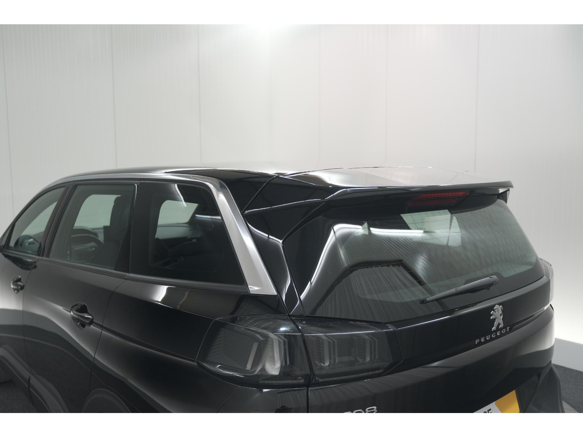 Peugeot 5008 PureTech 130 EAT8 Active Pack Business | 7 Zitplaatsen | Camera | Navigatie | Apple Carplay | Parkeersensoren