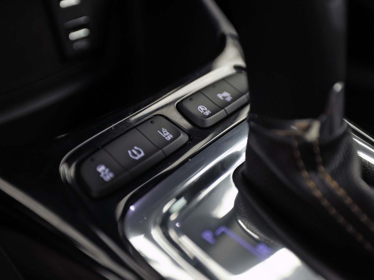 Opel Crossland X 1.2 Turbo Innovation Sport Automaat (APPLE CARPLAY, GROOT NAVI, CLIMATE, STUUR/STOELVERWARMING, SPORTSTOELEN, LEDER, GETINT GLAS, PARKEERSENSOREN, NIEUWSTAAT)