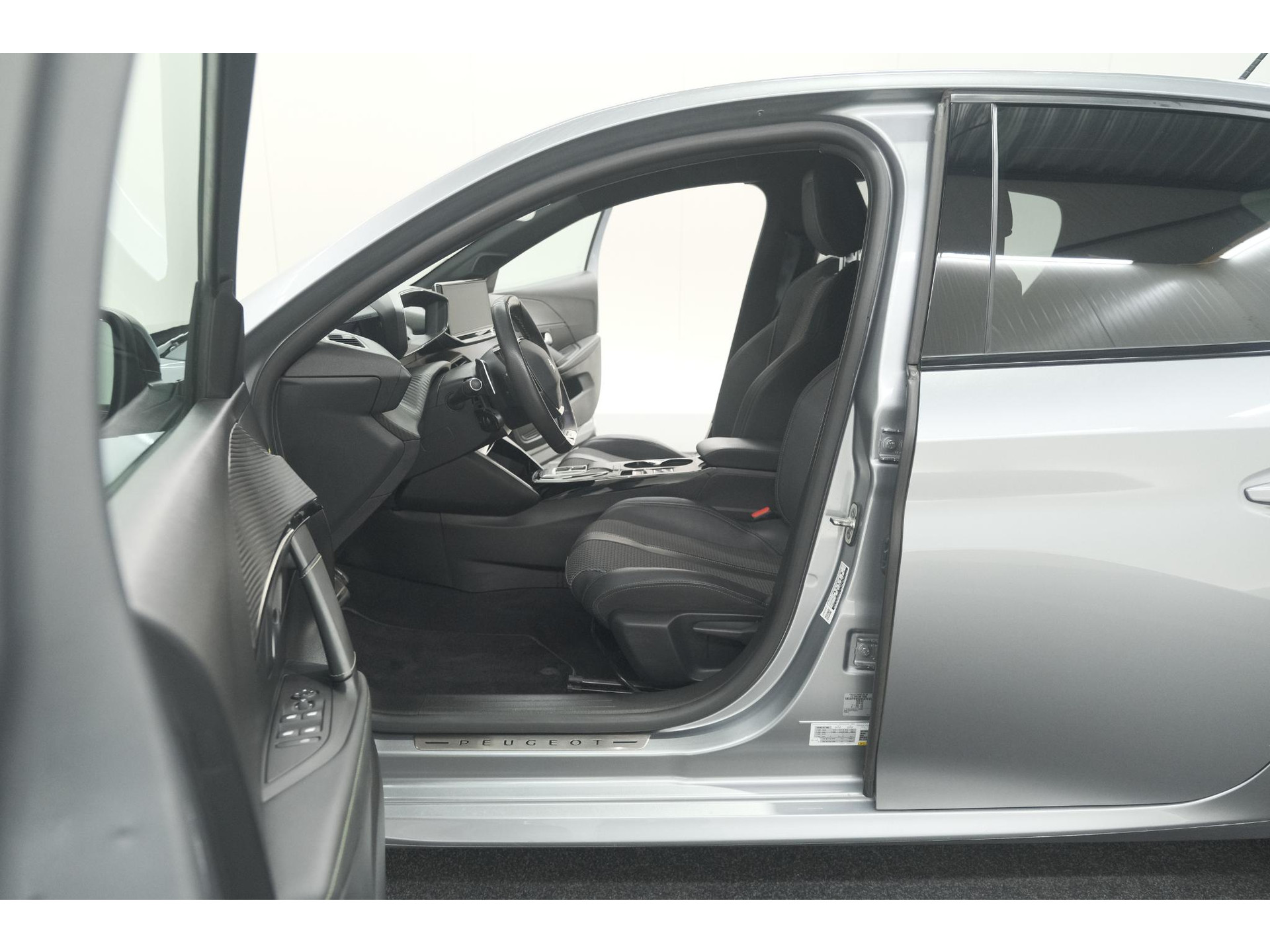 Peugeot 208 PureTech 131 EAT8 GT | Camera | Dodehoekdetectie | Navigatie | Carplay