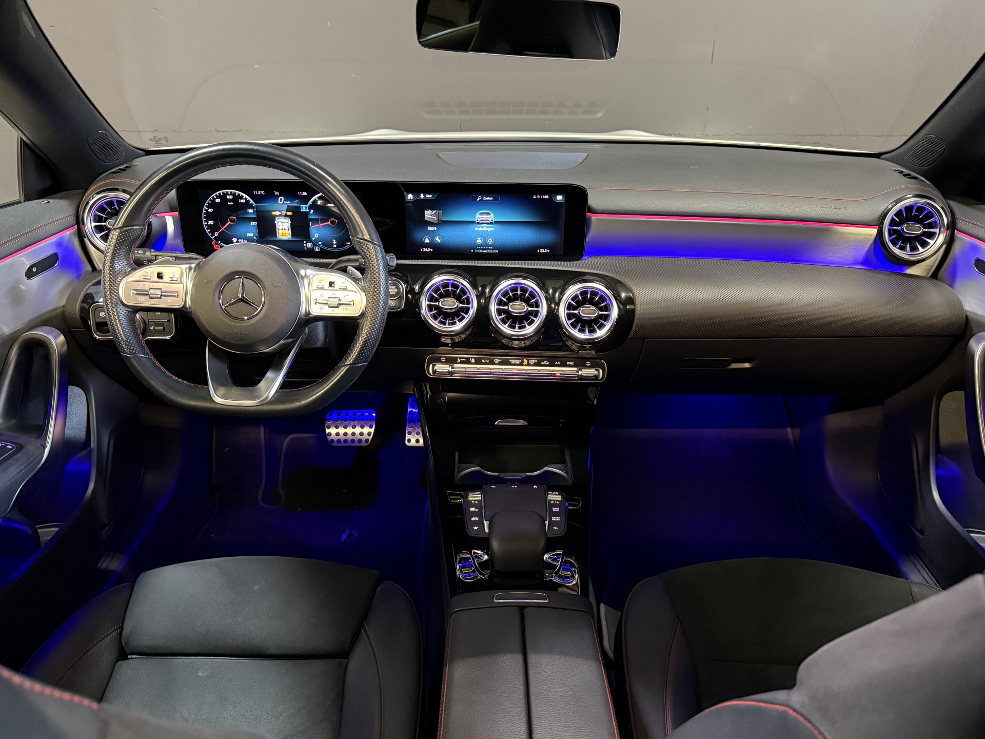 Mercedes-Benz CLA-klasse Shooting Brake 200 Business Solution AMG | Panoramadak | Sfeerverlichting | Multibeam