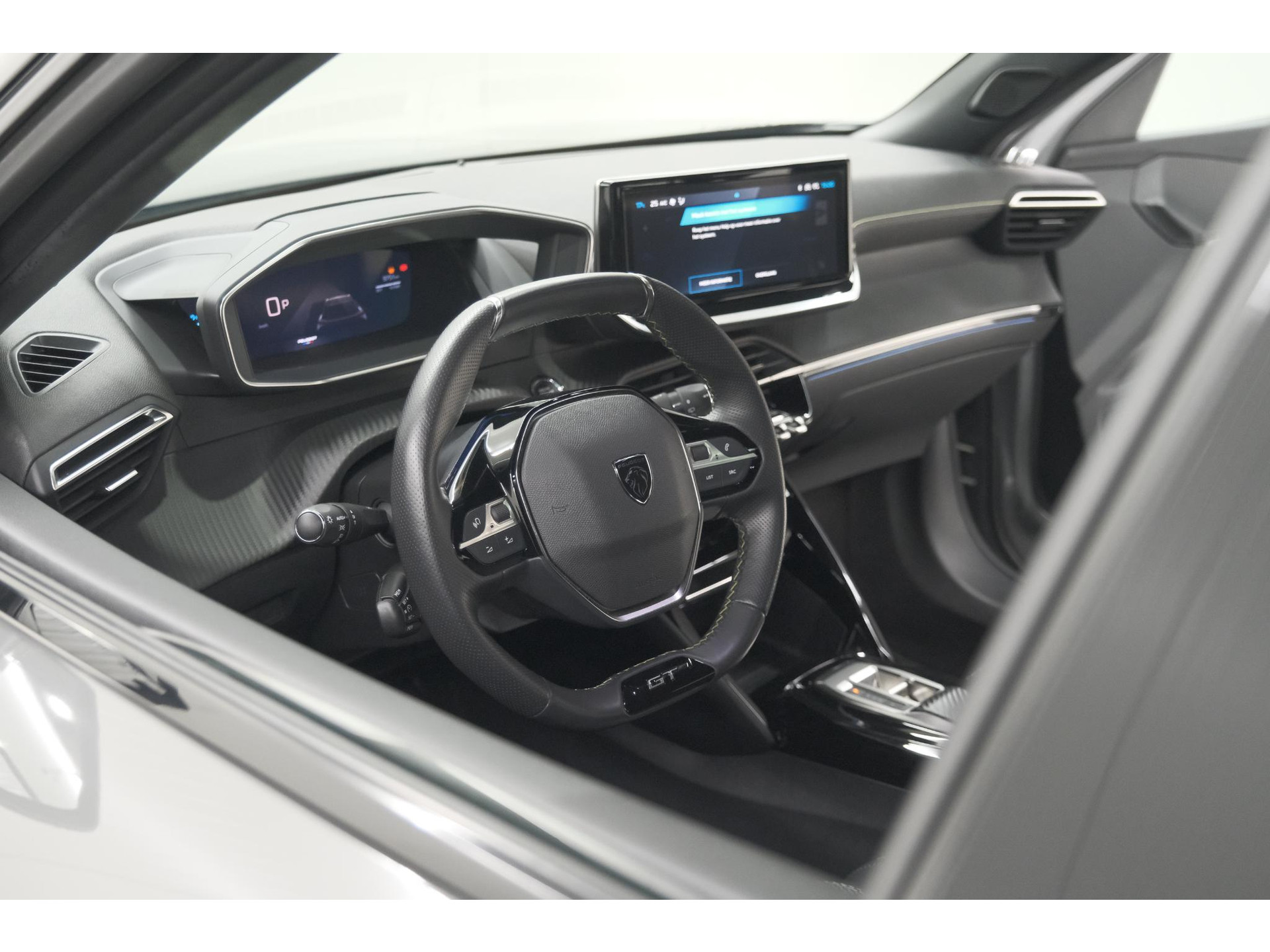 Peugeot e-2008 EV GT Avantage 54 kWh | 96.8% SOH | 11 KW Lader | 360 Camera | Panoramadak | Dodehoekdetectie
