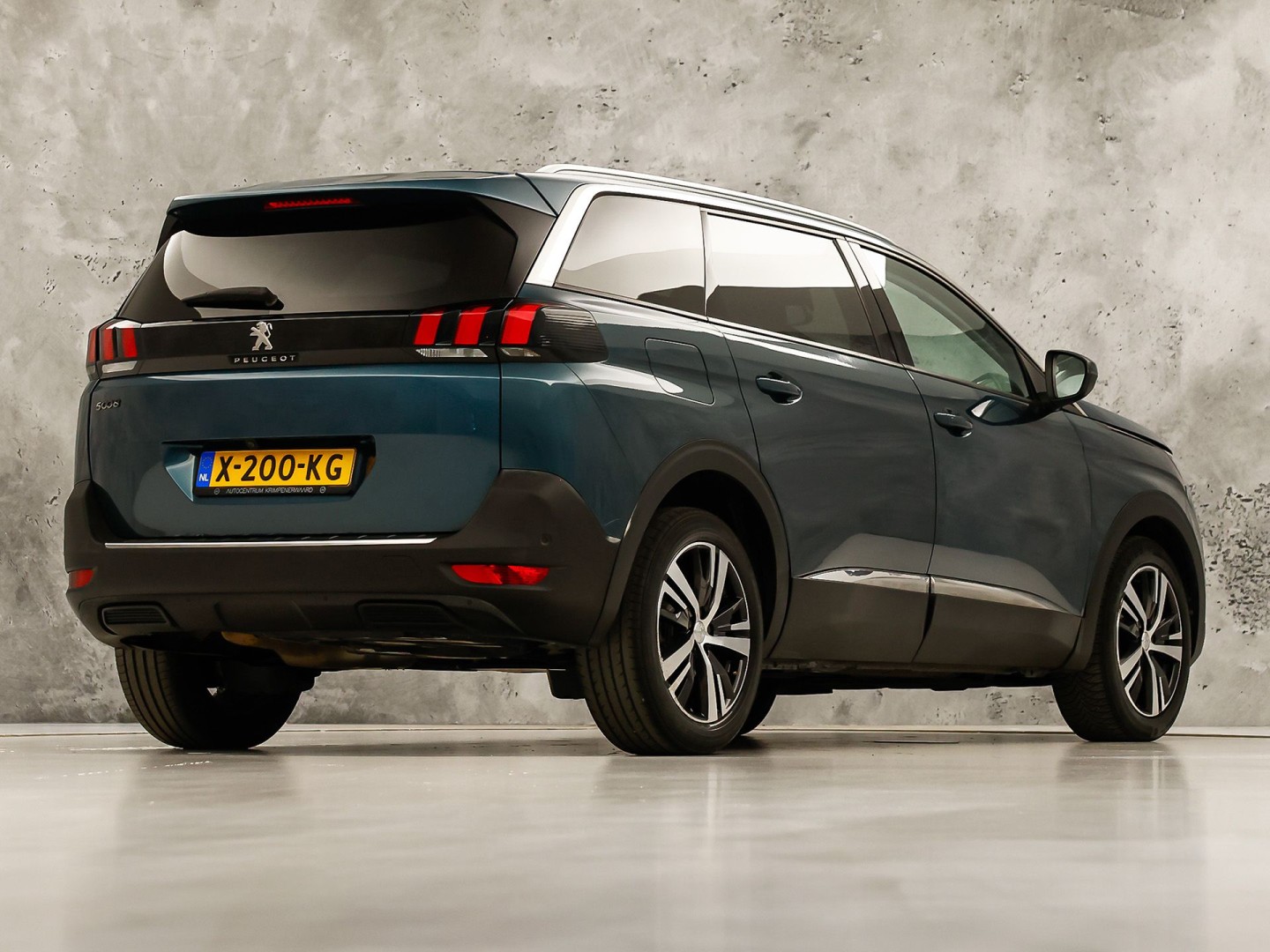 Peugeot 5008 1.2 PureTech GT-Line 7 Persoons Automaat 131Pk (GROOT NAVI, APPLE CARPLAY, 360 CAMERA, SPORTSTOELEN, KEYLESS, VIRTUAL DASHBOARD, LM VELGEN, NIEUWE APK)