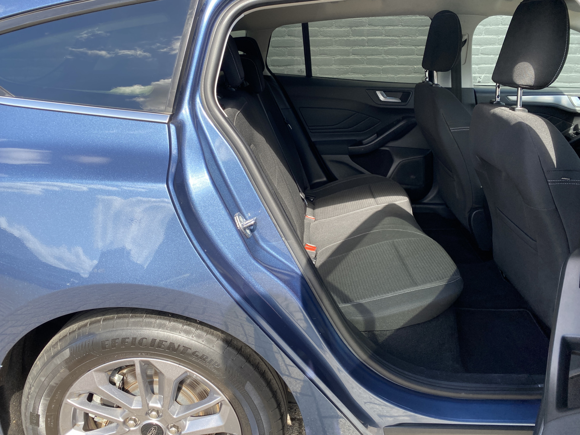 Ford Focus Wagon 1.0 EcoBoost Hybrid 155 pk Titanium AUT. | 1e eigenaar | dealer onderh. | navigatie | cruise control | BTW auto