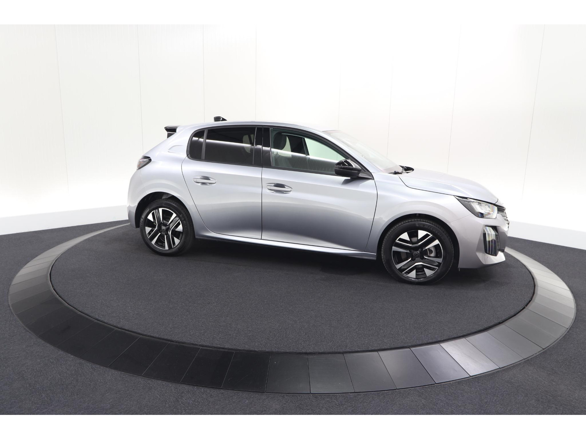 Peugeot 208 1.2 Hybrid 110 e-DCS6 Allure | Apple Carplay | Parkeersensoren Voor + Achter | Climate Control