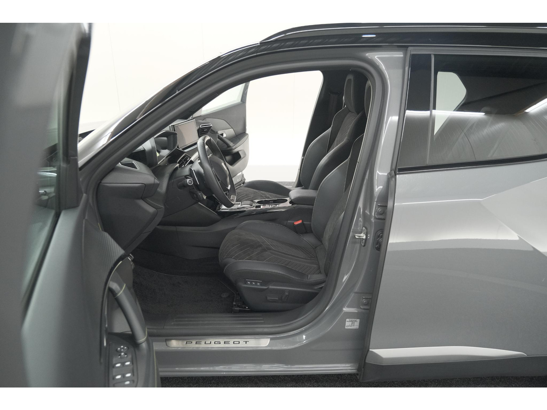 Peugeot 2008 PureTech 130 EAT8 GT | 360 Camera | Stoelmassage | Adaptieve Cruise Control | Dodehoekdetectie