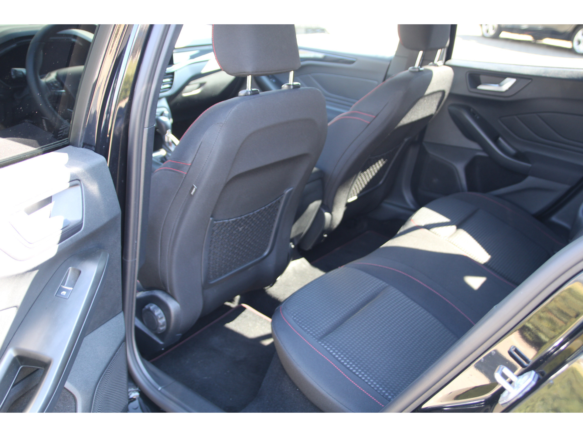 Ford Focus Wagon 1.0 EcoBoost 155 PK AUT. Hybrid ST Line X TREKHAAK AFNEEMBAAR | WINTER-PACK | HEAD-UP