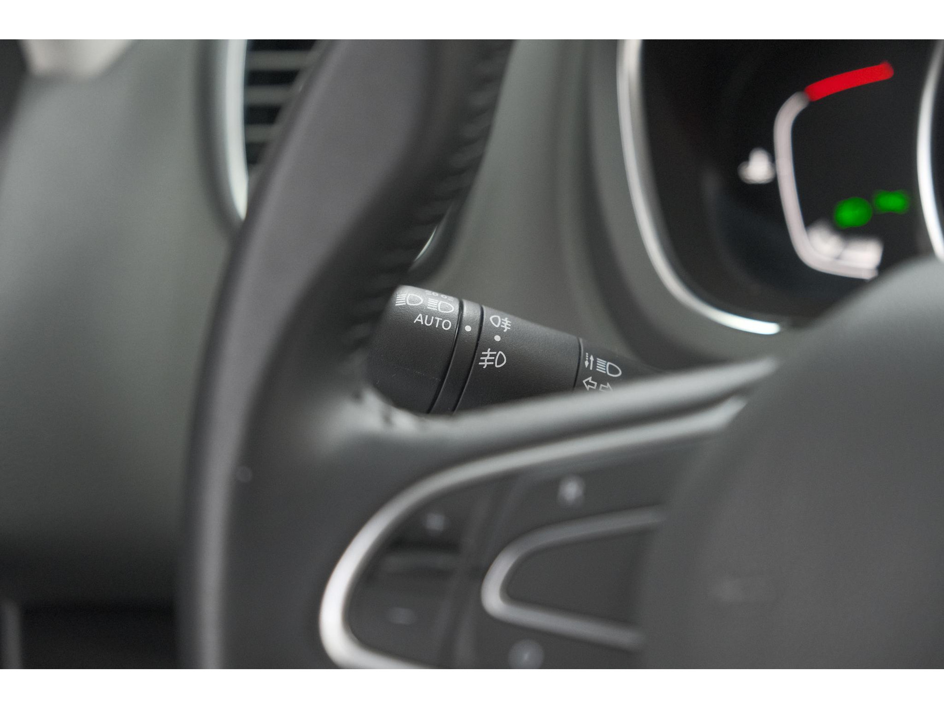 Renault Scénic TCe 140 EDC Limited | Camera | Stoelverwarming | Navigatie | Apple Carplay