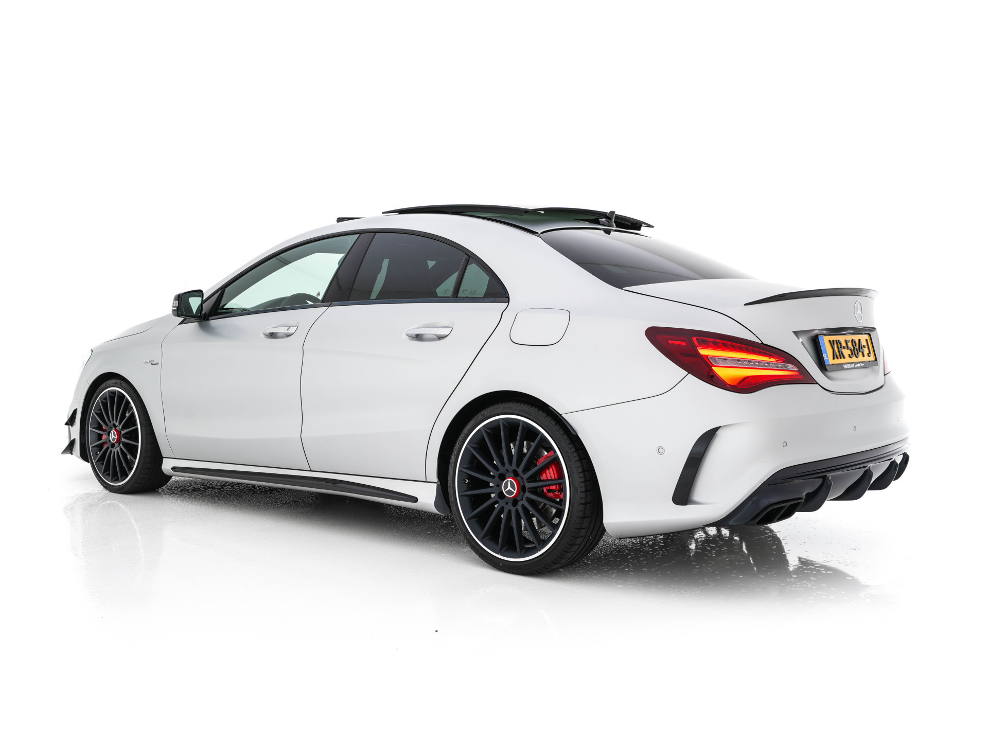 Mercedes-Benz CLA-klasse AMG 45 4MATIC Ambition Aut. *PANO | AMG-AERO-PACK | RECARO-SPORTSEATS | MICROFIBRE | FULL-LED | MEMORY-PACK | HARMAN/KARDON-SURROUD | KEYLESS | HEATED-SEATS | NAVI-FULLMAP | SHIFT-PADDLES | 19''ALU*