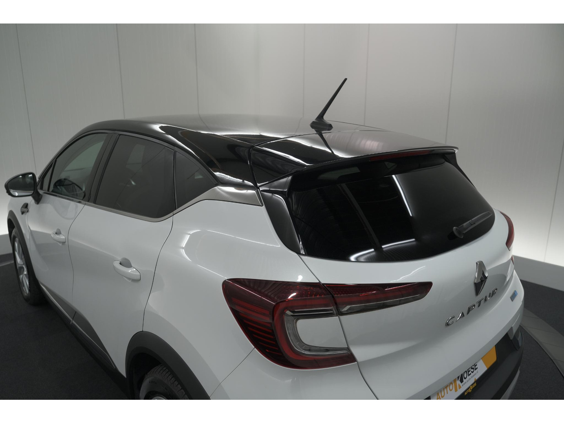 Renault Captur 1.6 E-Tech Hybrid 145 Intens | Trekhaak | Camera | Stoelverwarming | Navigatie
