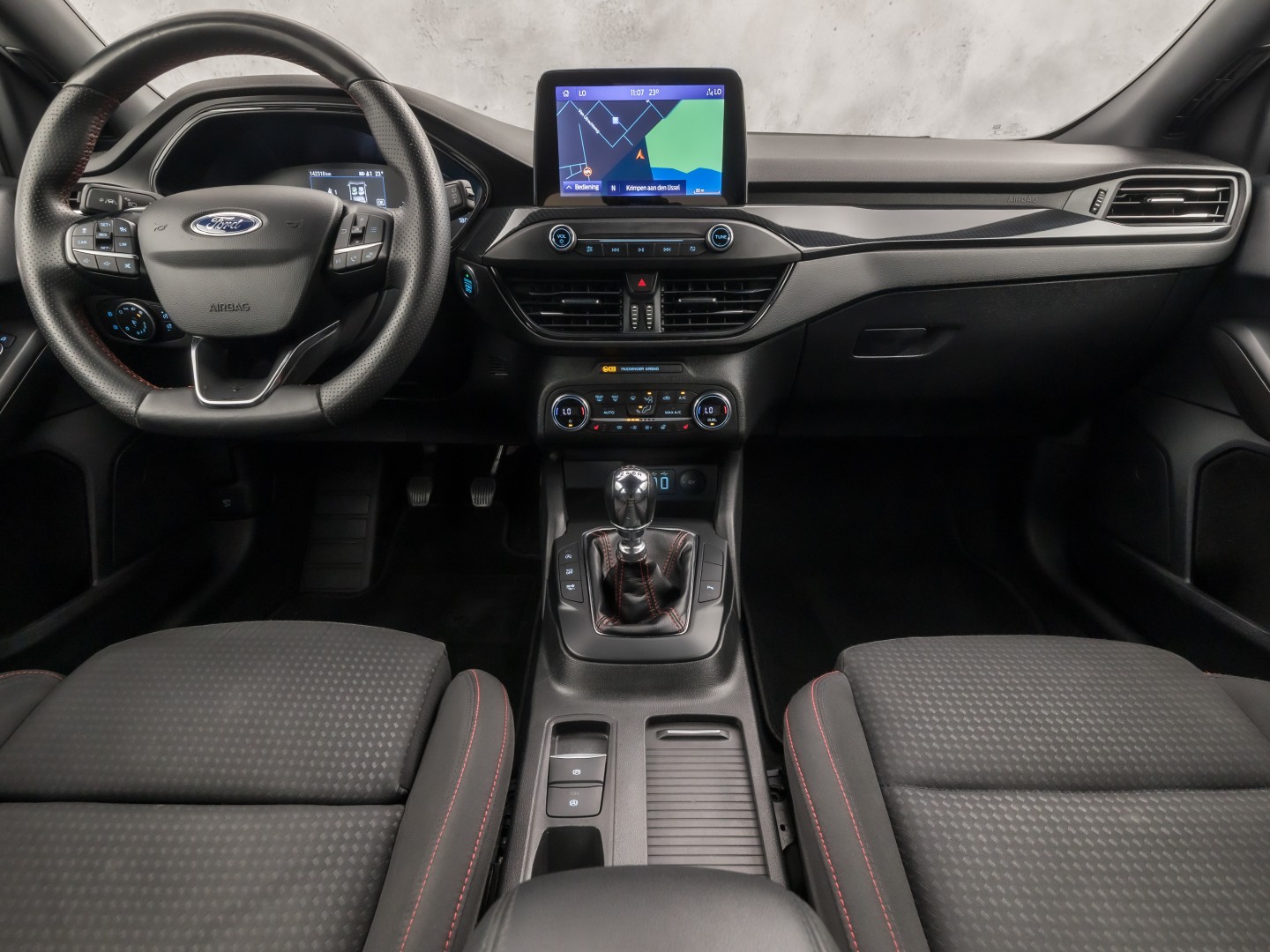Ford Focus Wagon 1.0 EcoBoost ST Line Sport 125PK (APPLE CARPLAY, GROOT NAVI, STUUR/STOELVERWARMING, GETINT GLAS, CAMERA, ADAPTIVE CRUISE, SPORTSTOELEN, KEYLESS, LANE ASSIST, NIEUWSTAAT)