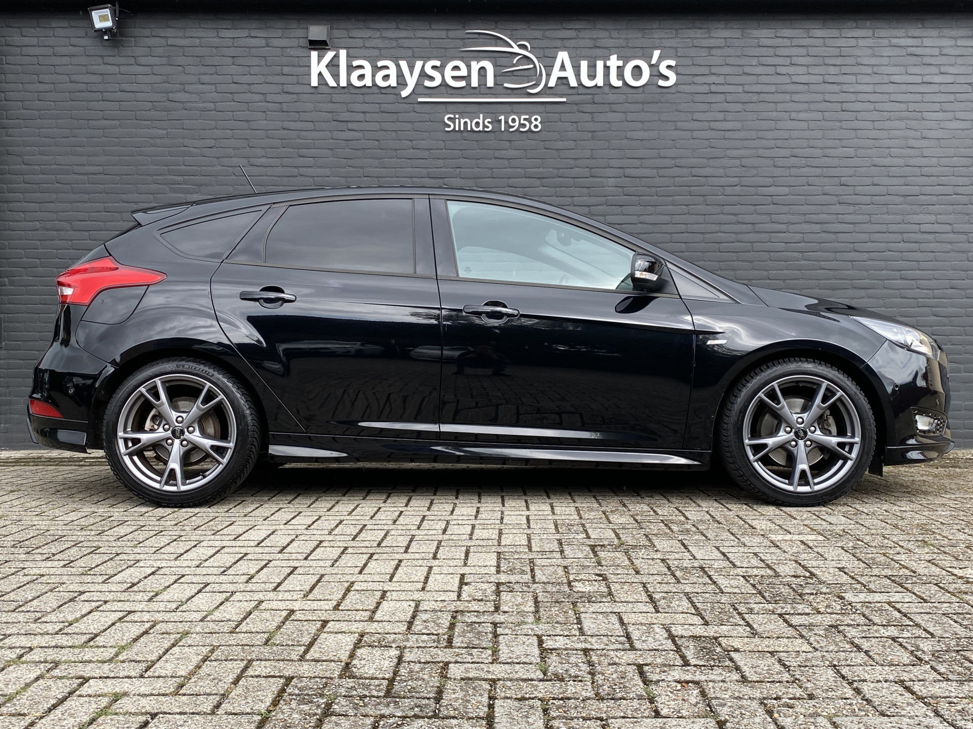Ford Focus 1.5 ST-Line 150 pk | navigatie | cruise control | trekhaak | all season banden | carplay | parkeersensoren