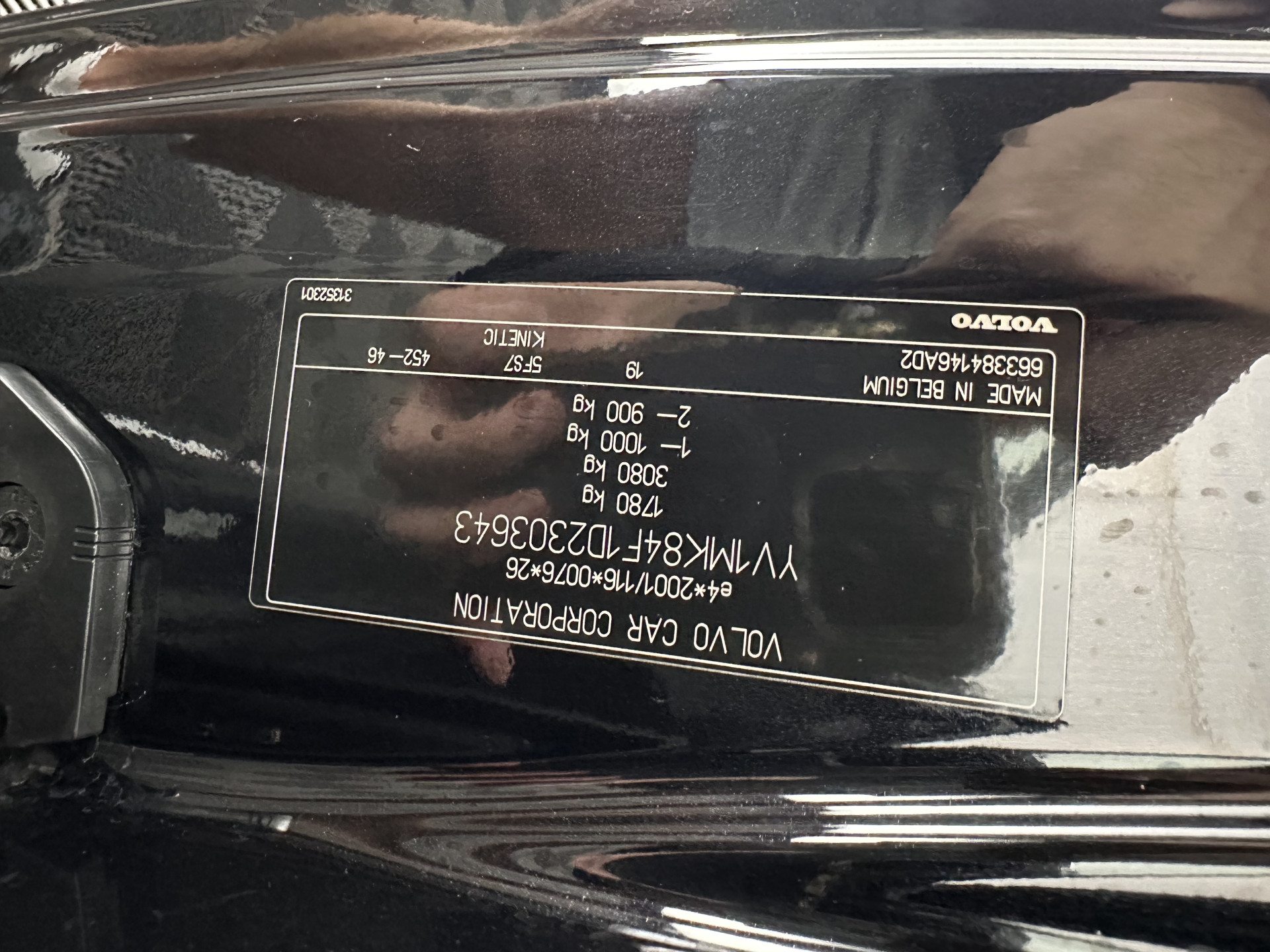 Volvo C30 1.6 D2 R-Design Sport-pack *PANO | BI-XENON | LEATHER-FABRIC | NAVI-FULLMAP | HEATED-SPORTSEATS | ECC | CARBON-INLAY | PDC | PREMIUM-AUDIO | CRUISE | 17''ALU*