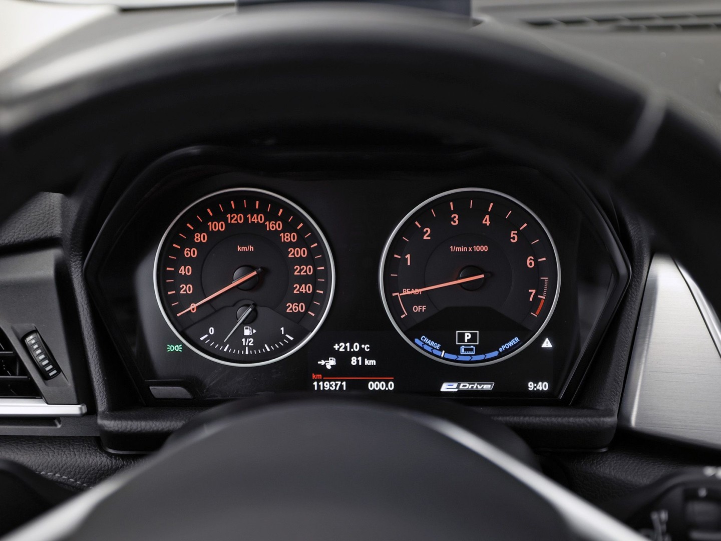 BMW 2 Serie 225xe Sport High Executive xDrive 225Pk Automaat (GROOT NAVI, SOH 89,7%, HEAD-UP DISPLAY, LEDER, STOELVERWARMING, SPORTSTOELEN, PARKEERSENSOREN, NIEUWE APK, NIEUWSTAAT)