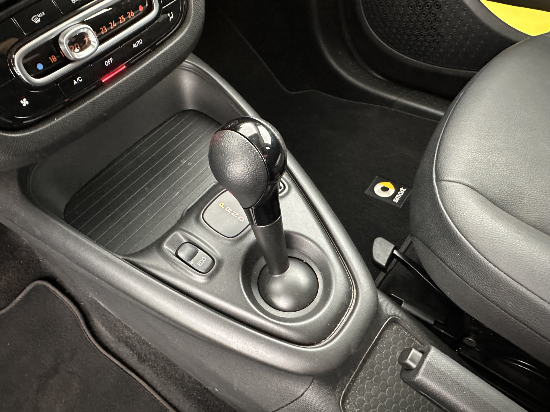 Smart forfour EQ Essential 18 kWh [ 3-Fase ] (INCL-BTW) Aut. *LEATHER | AIRCO | CRUISE | DAB+ | COMFORT-SEATS | 15''ALU*