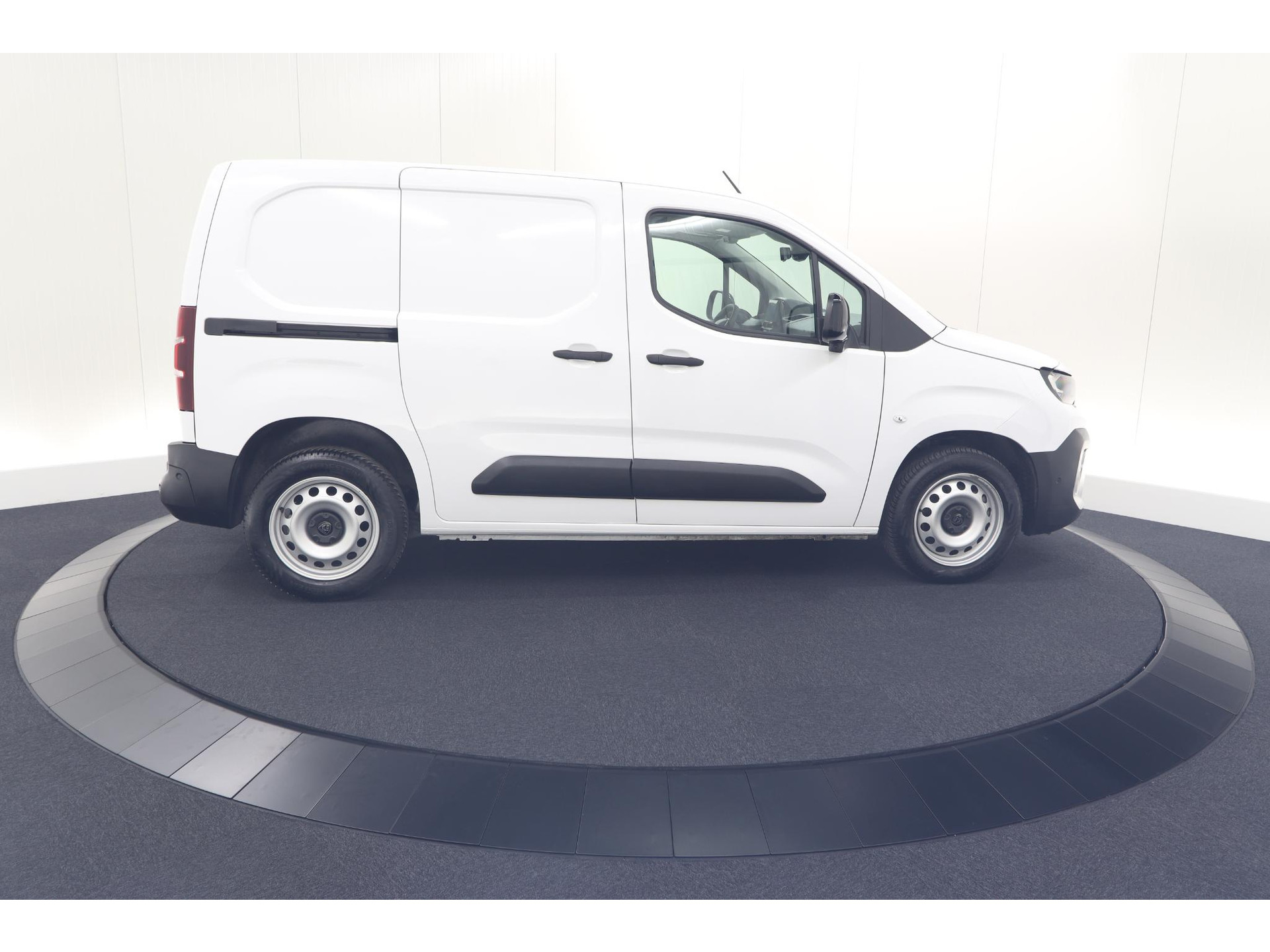 Peugeot Partner 1.5 BlueHDi 130 EAT8 S&S L1 | Trekhaak | Laadruimte-Pakket | Camera | Dodehoekdetectie