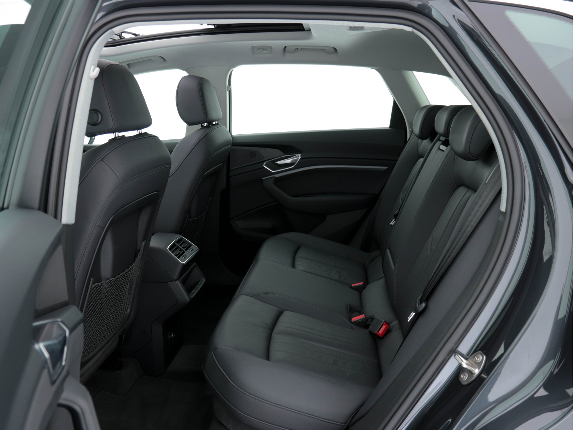 Audi e-tron E-tron 50 Quattro Launch Edition-Plus [ 3-Fase ] ( SOH-100%) (INCL-BTW)  Aut. *PANO | LUXURY-LEATHER | FULL-LED | DIGI-COCKPIT | NAVI-FULLMAP | KEYLESS | BLINDSPOT | MEMORY-PACK | ADAPTIVE-CRUISE | SHIFT-PADDLES | TOWBAR | HEATED-COMFORT-SEATS