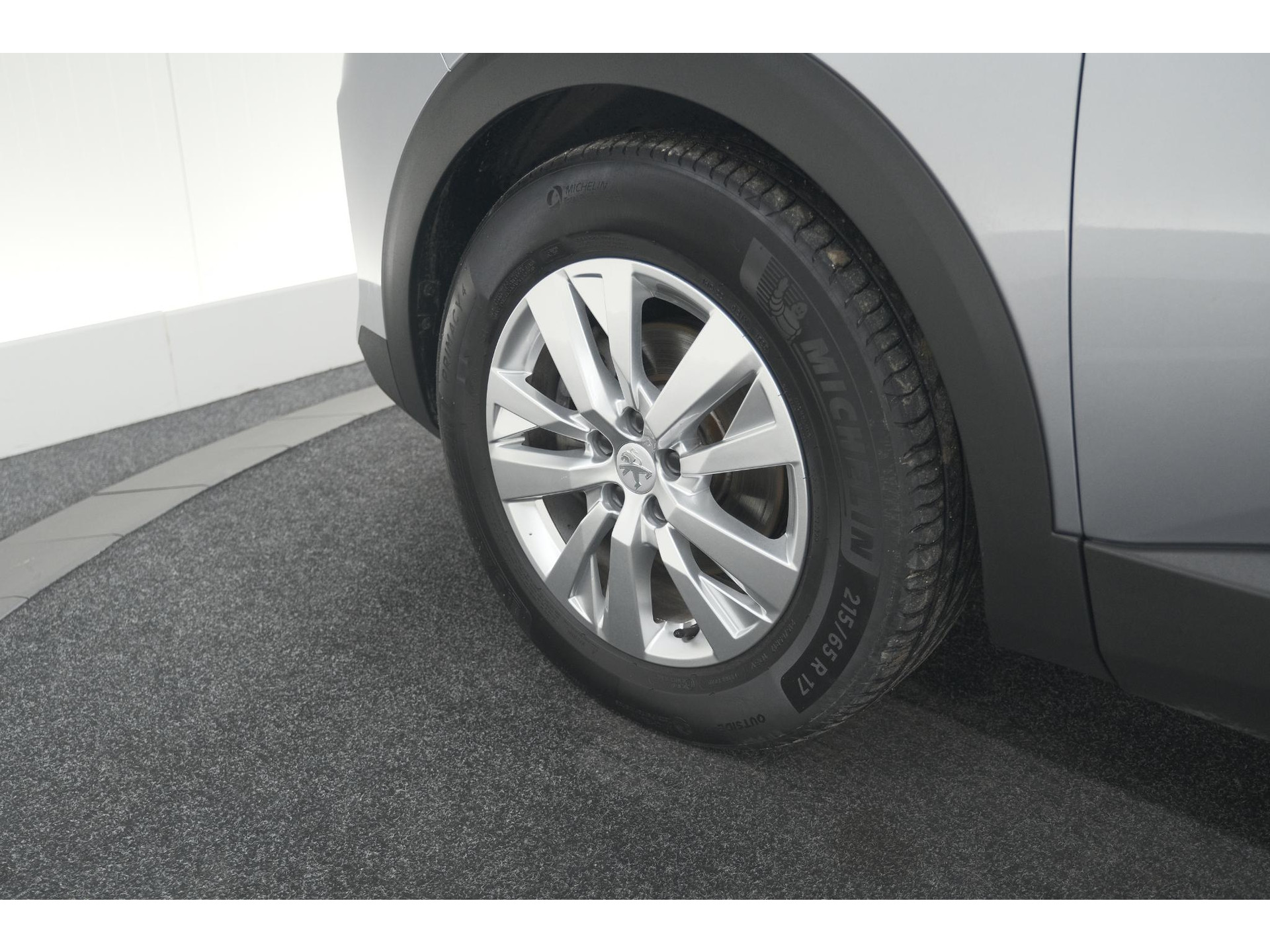 Peugeot 5008 PureTech 130 EAT8 Active Pack | 7 Zitplaatsen | Camera | Apple Carplay | Parkeersensoren